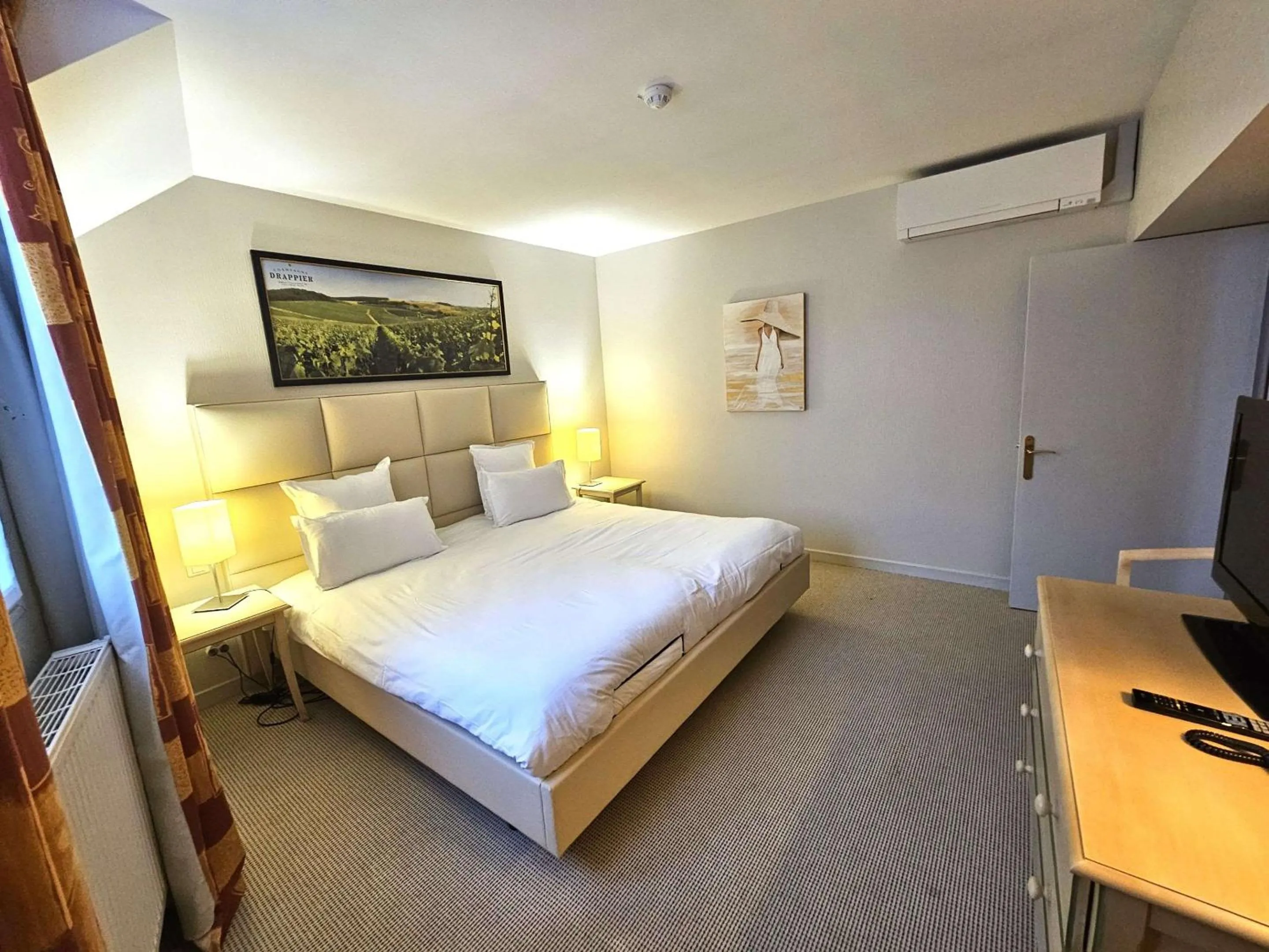 Photo of the whole room in Auberge du Lac, Sure Hotel Collection by Best Western