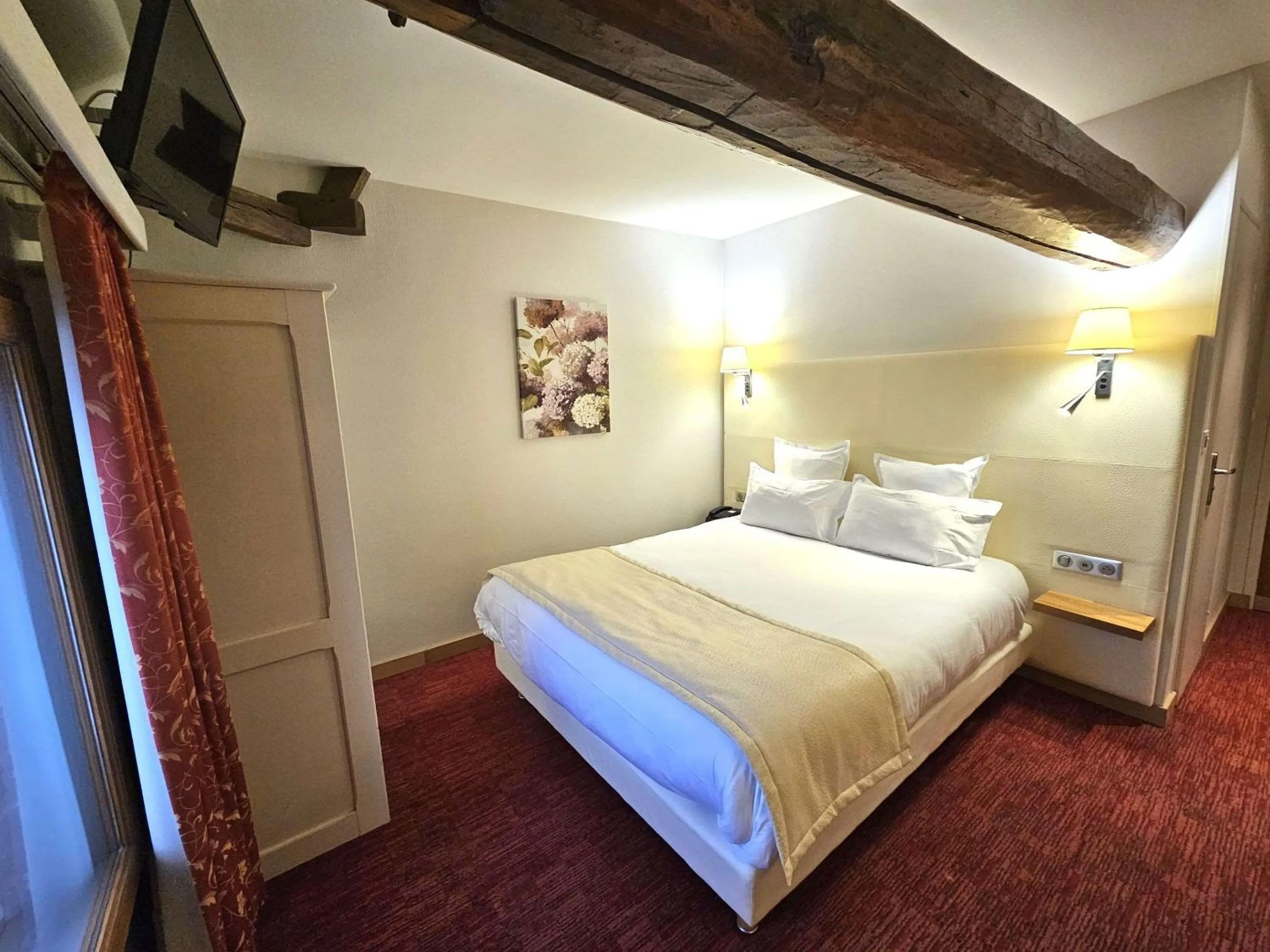 Bedroom in Auberge du Lac, Sure Hotel Collection by Best Western