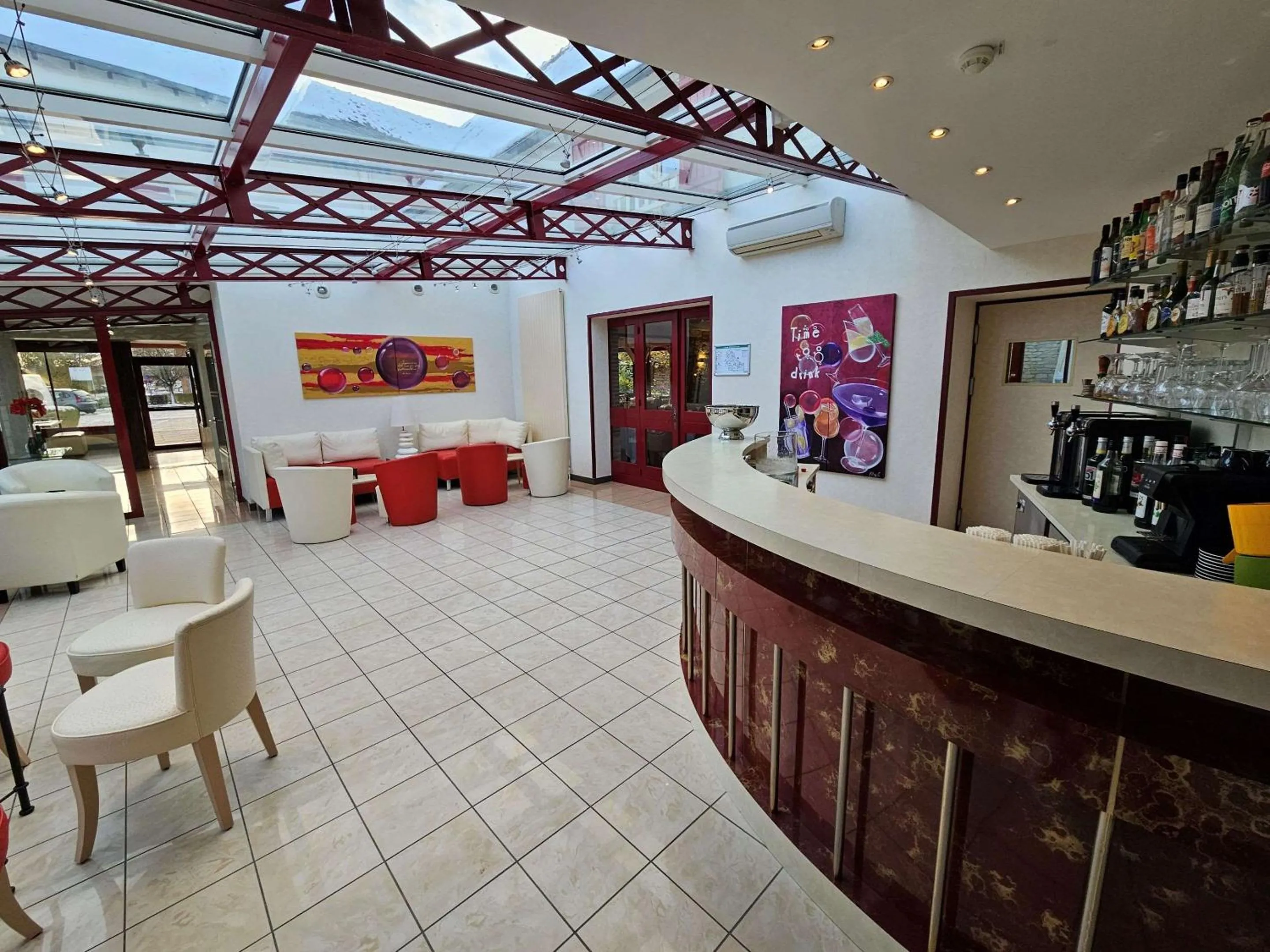 Lounge or bar in Auberge du Lac, Sure Hotel Collection by Best Western