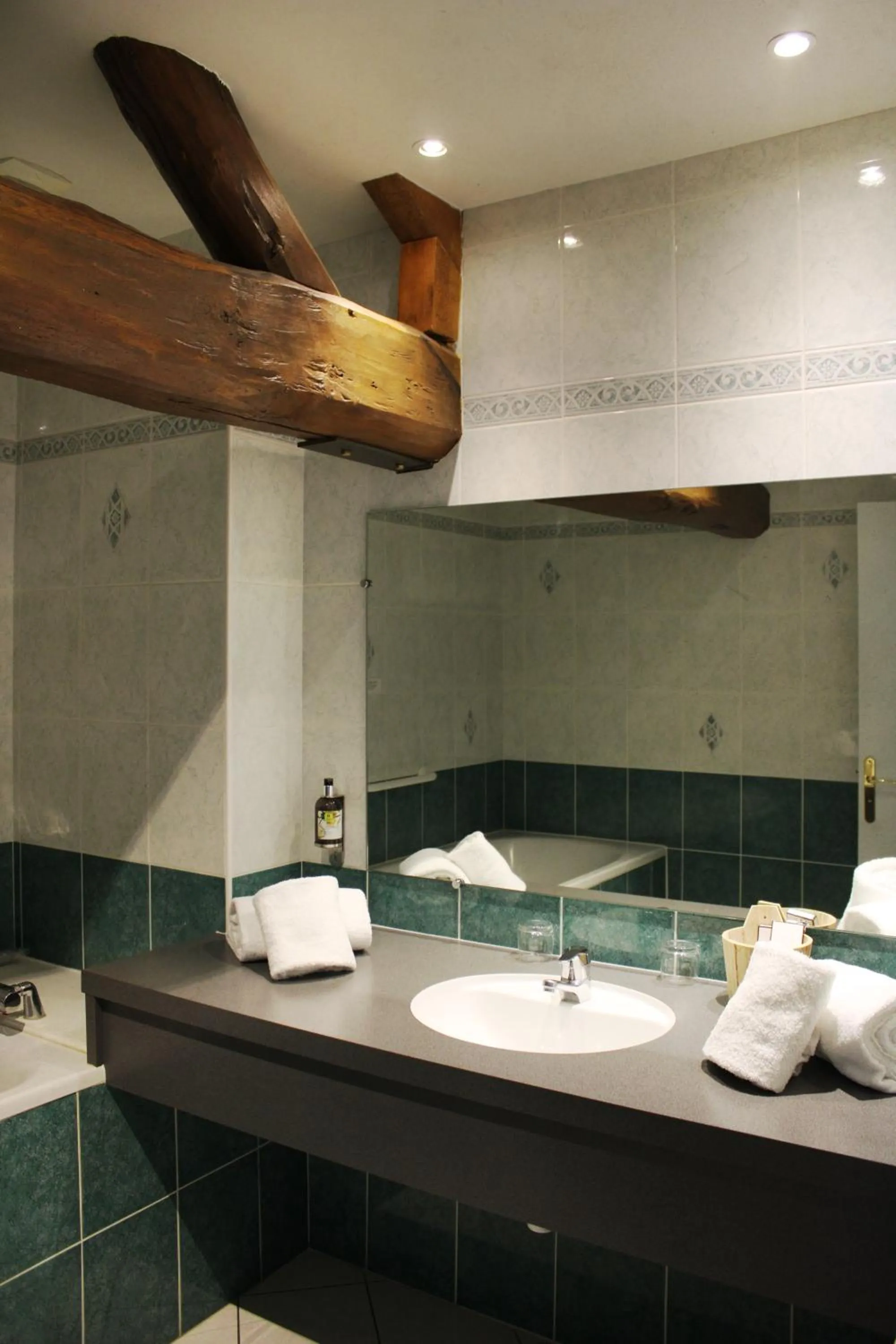 Bathroom in Auberge du Lac, Sure Hotel Collection by Best Western