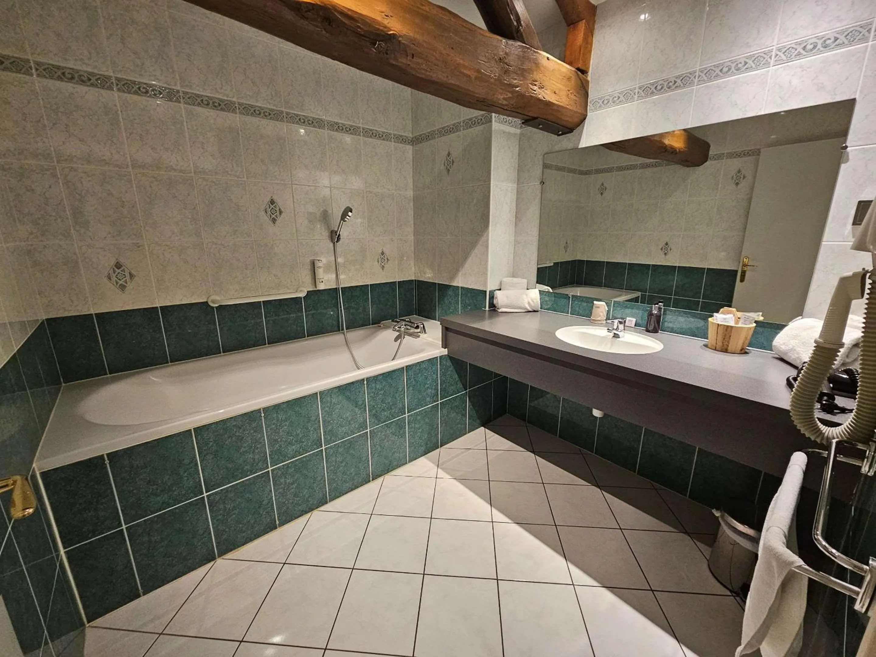 Bathroom in Auberge du Lac, Sure Hotel Collection by Best Western