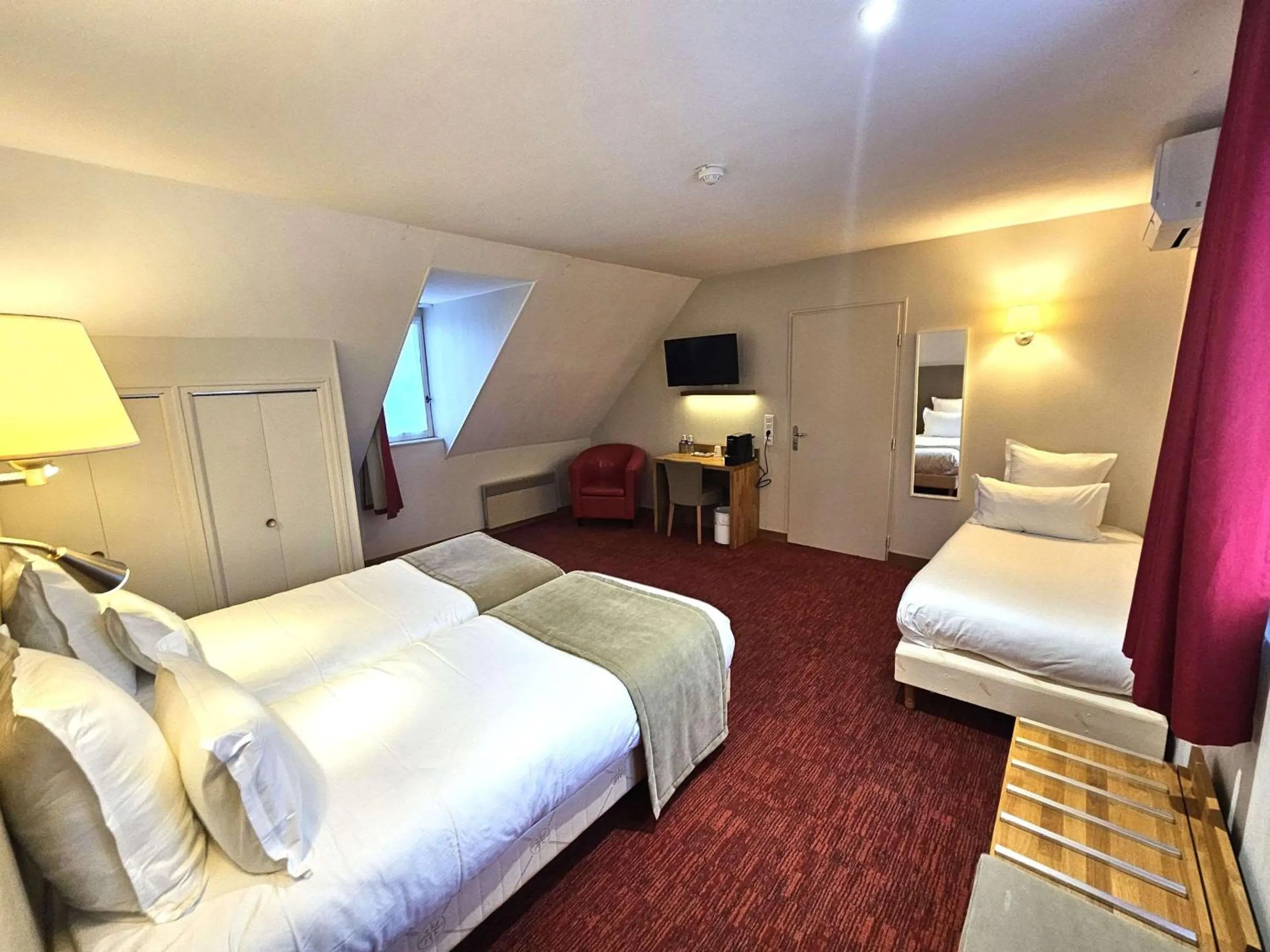 Bedroom in Auberge du Lac, Sure Hotel Collection by Best Western