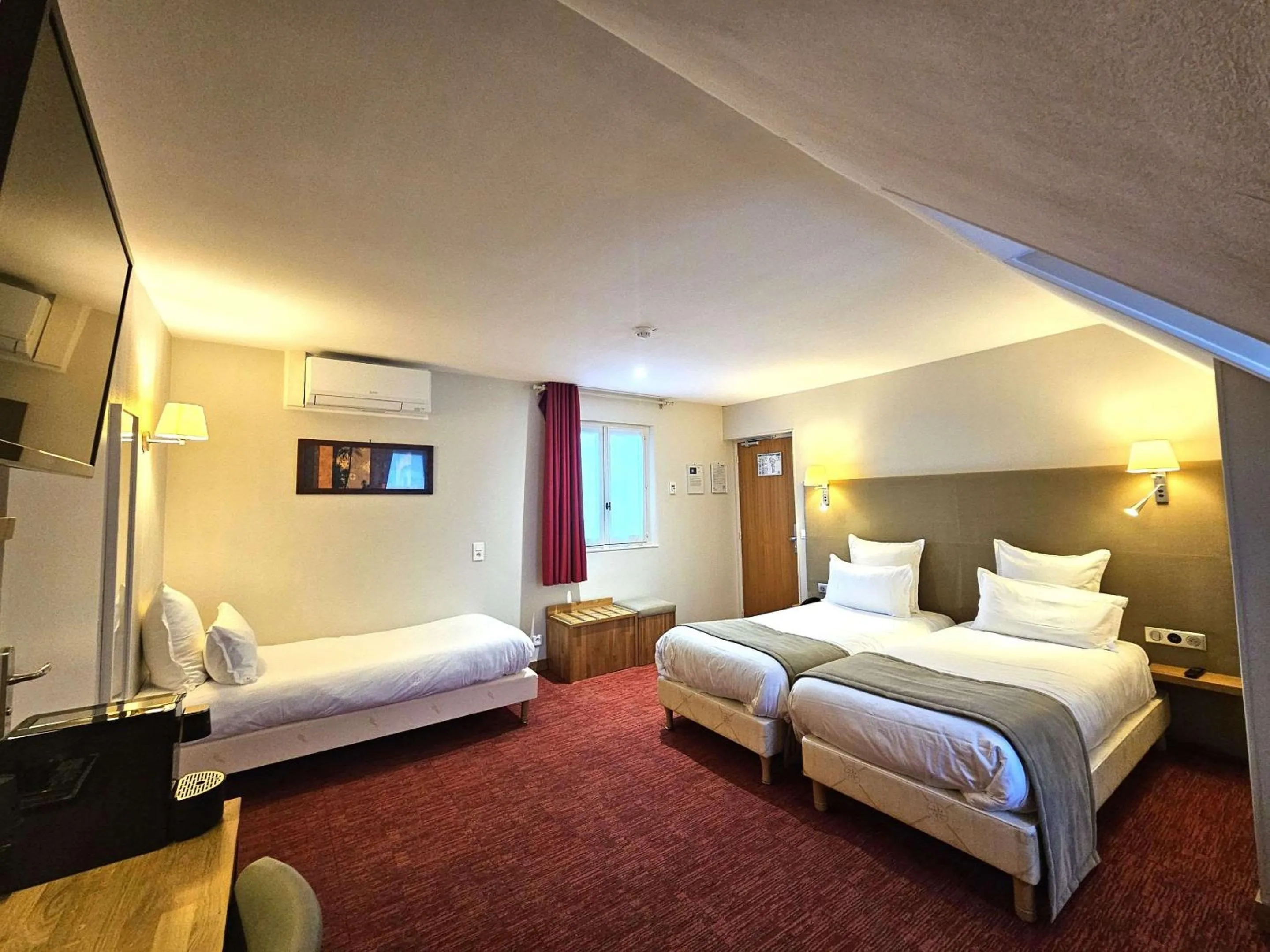 Bedroom in Auberge du Lac, Sure Hotel Collection by Best Western