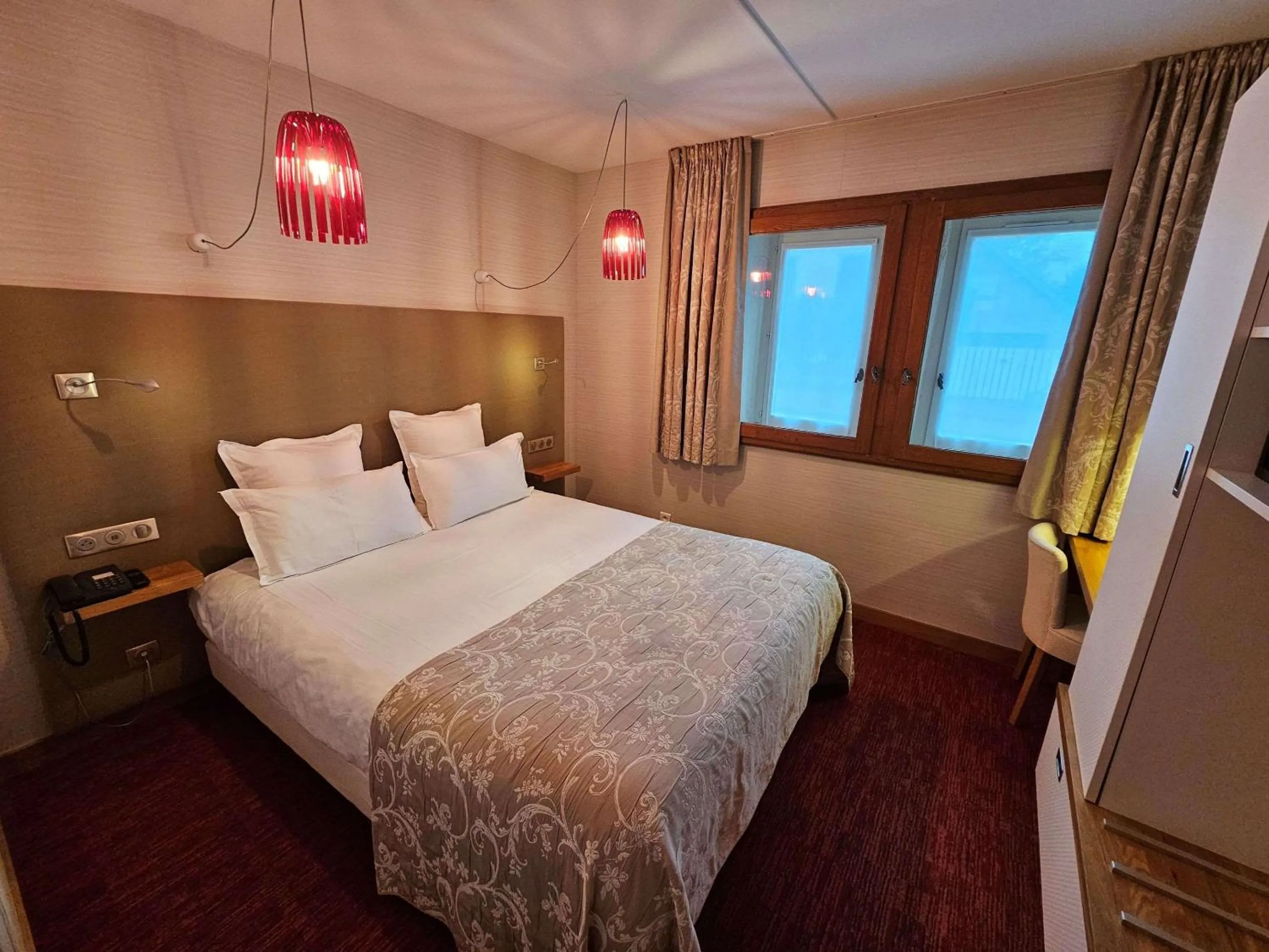 Bedroom in Auberge du Lac, Sure Hotel Collection by Best Western