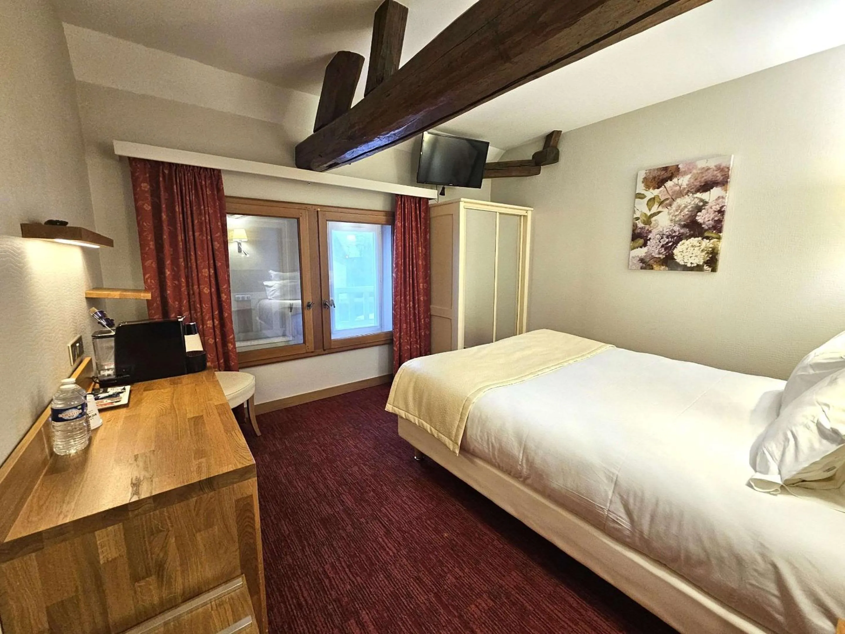 Bedroom in Auberge du Lac, Sure Hotel Collection by Best Western