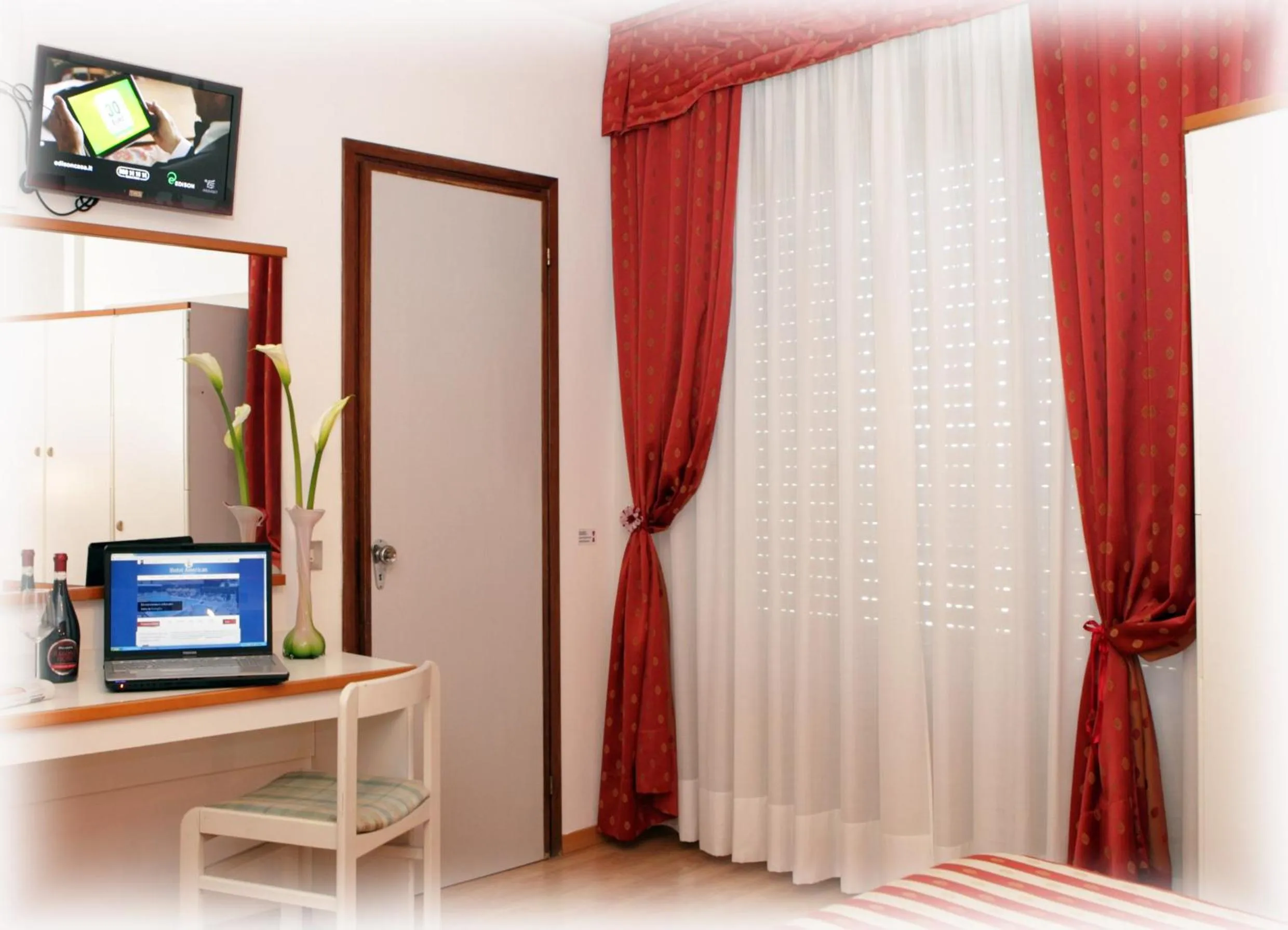 Decorative detail in Hotel American