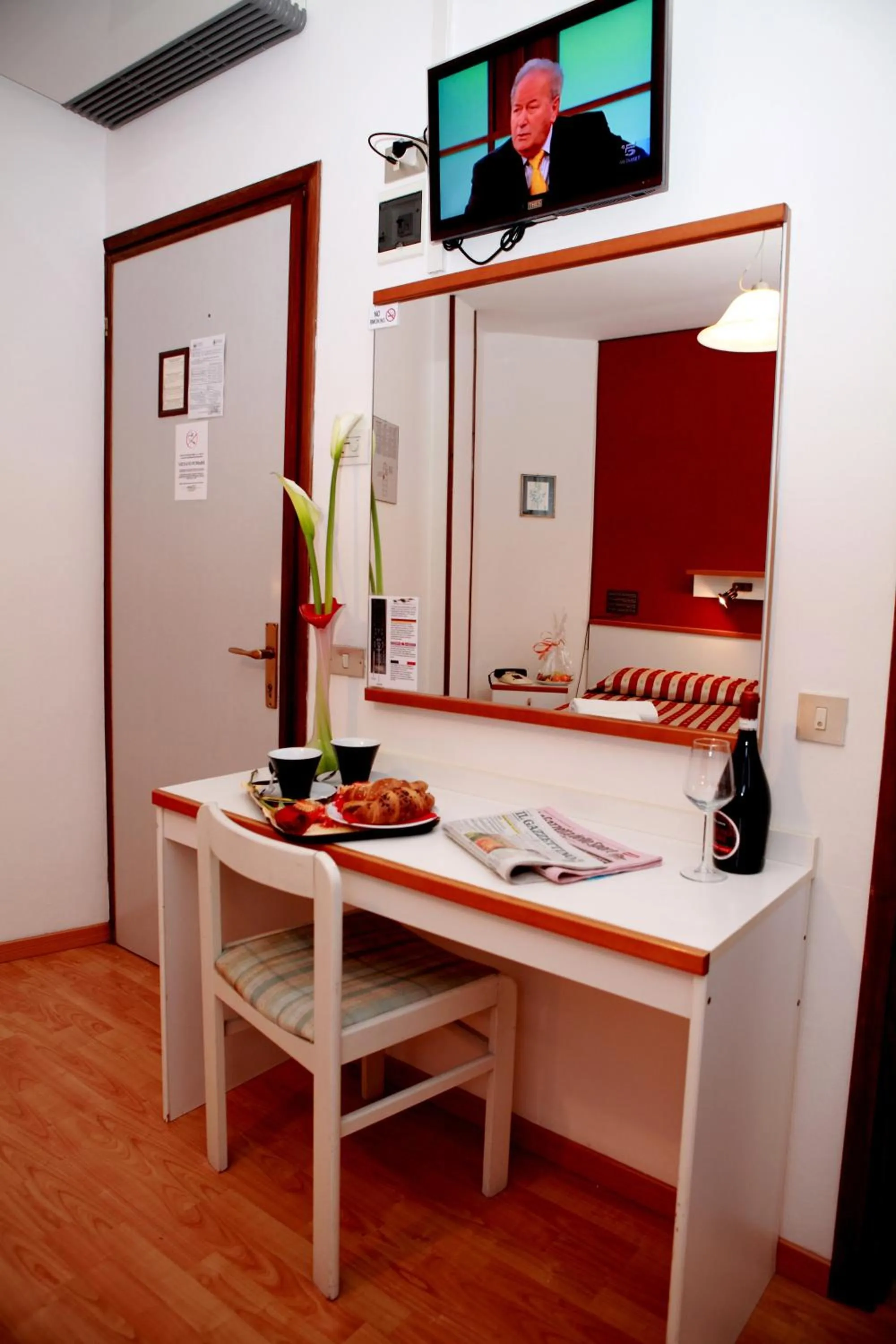 TV and multimedia in Hotel American