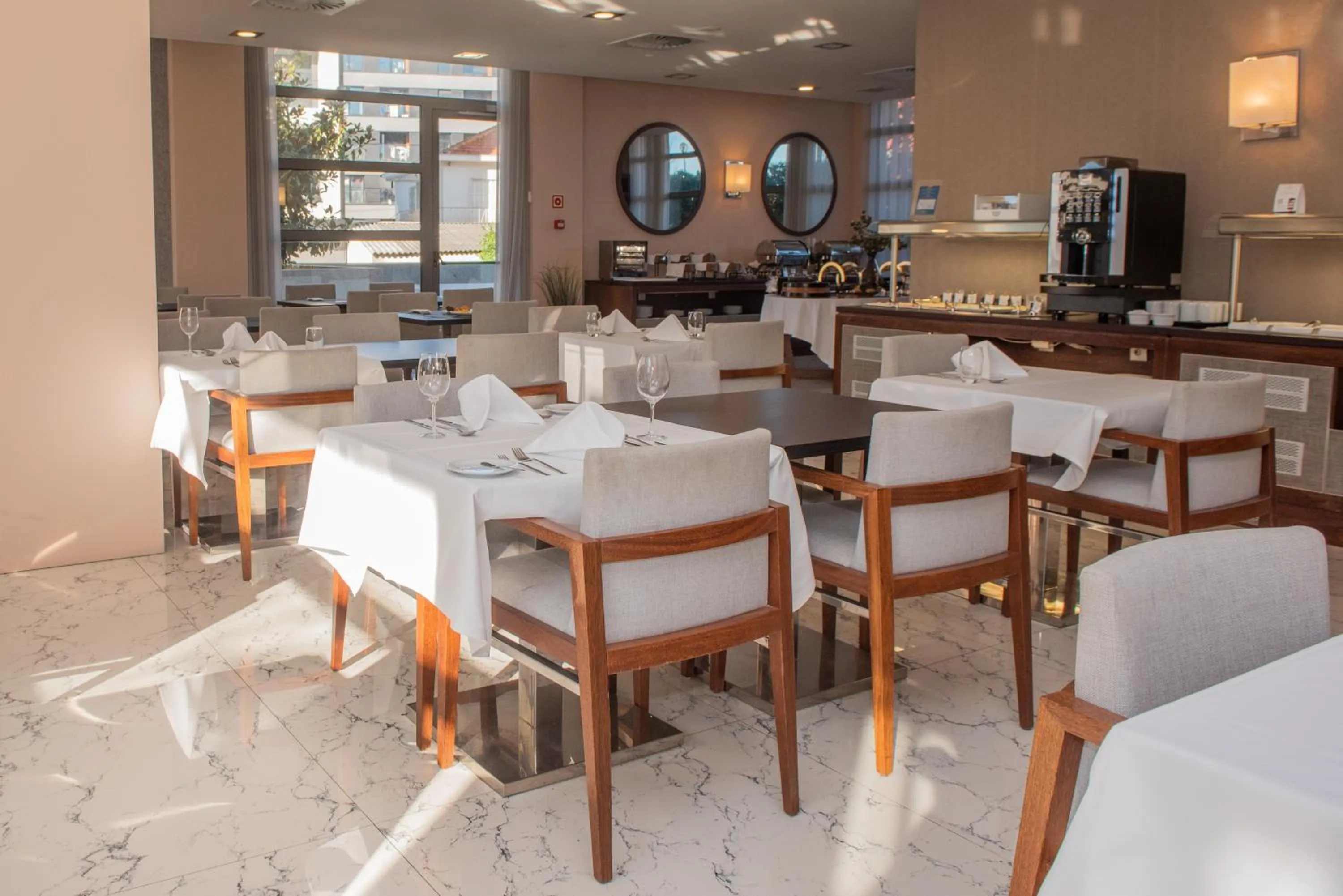 Restaurant/places to eat in Eurostars Oporto