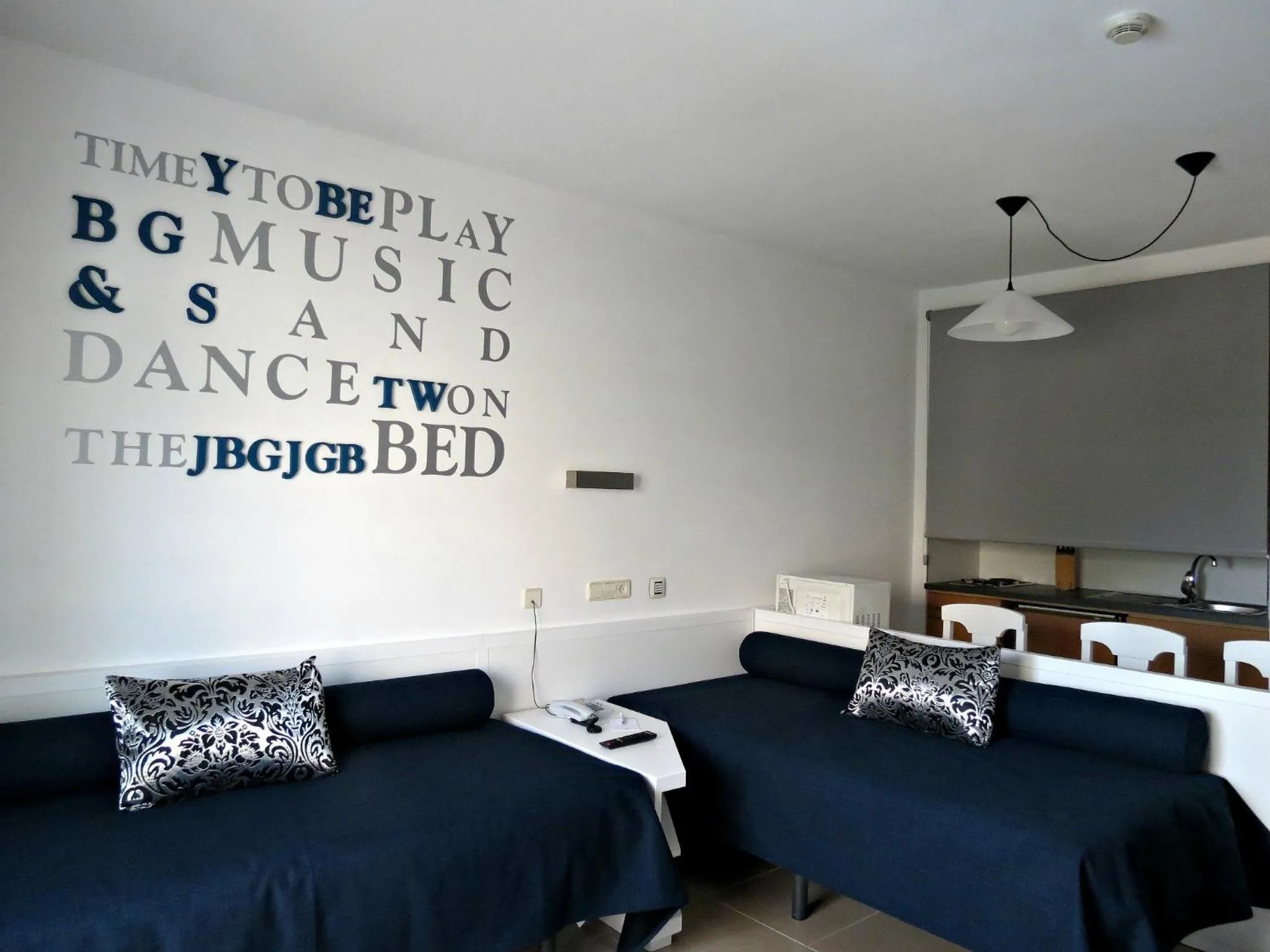 Photo of the whole room, Bed in BG Pamplona