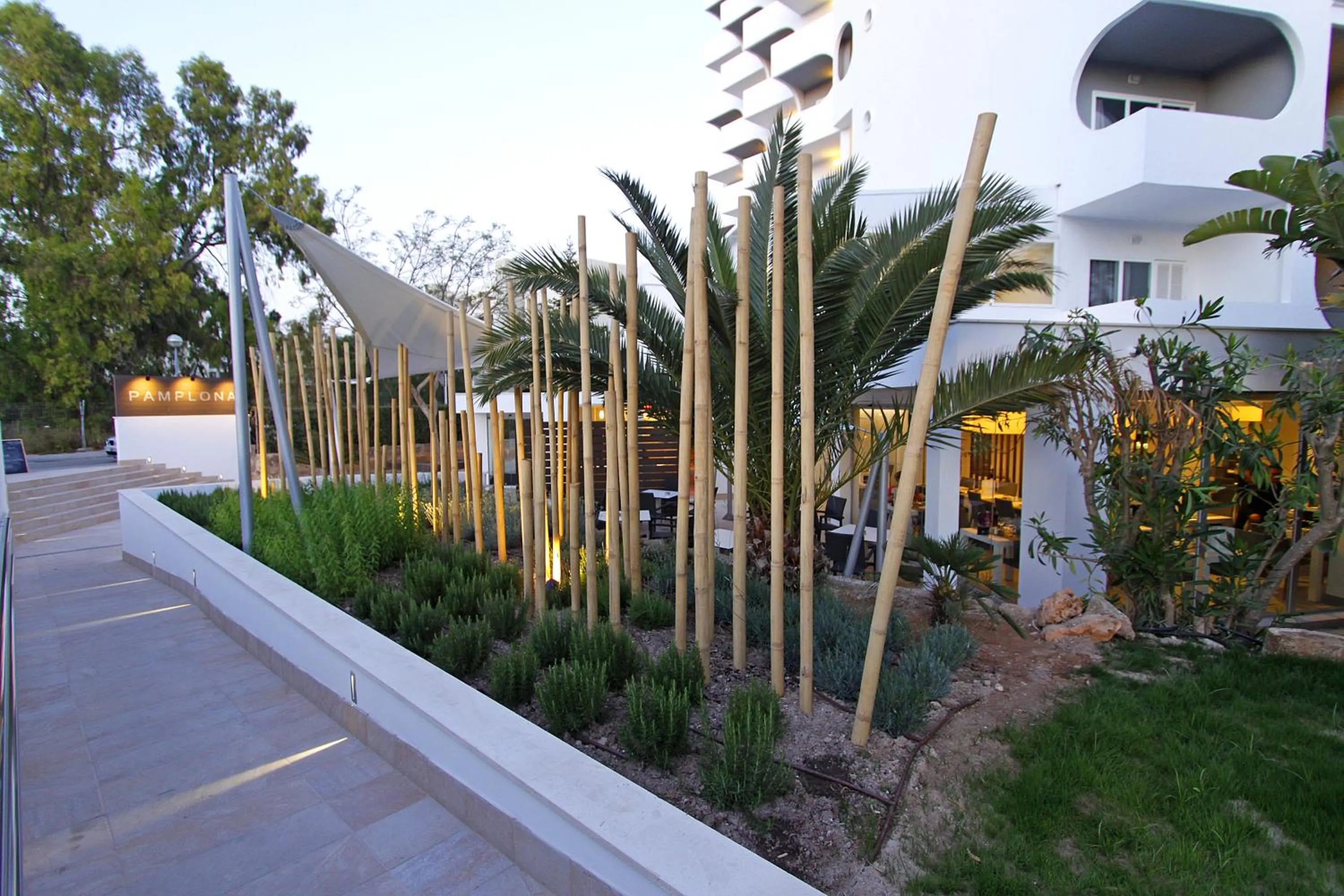Facade/entrance in BG Pamplona