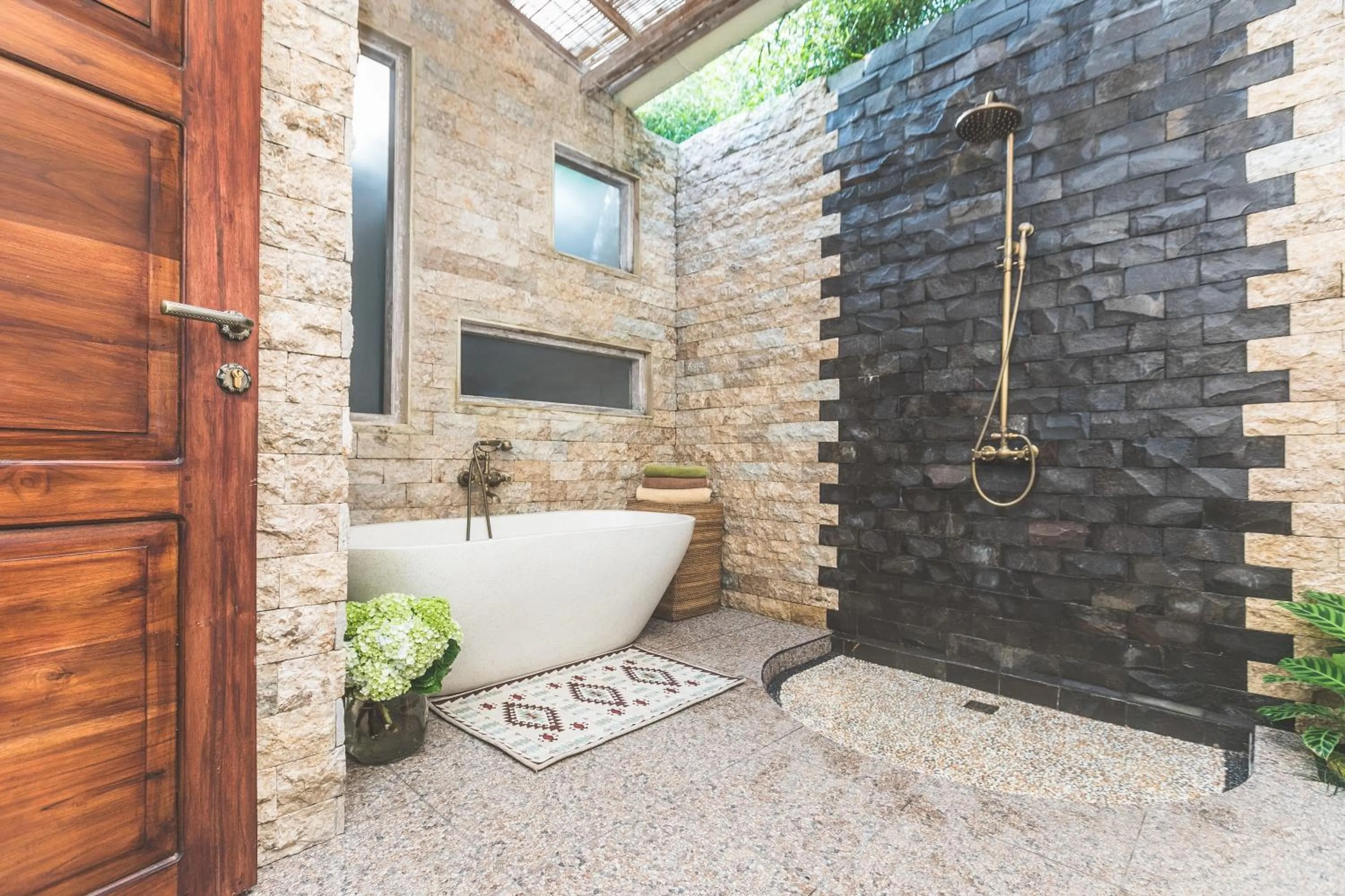 Shower in A Priori Villa Ubud