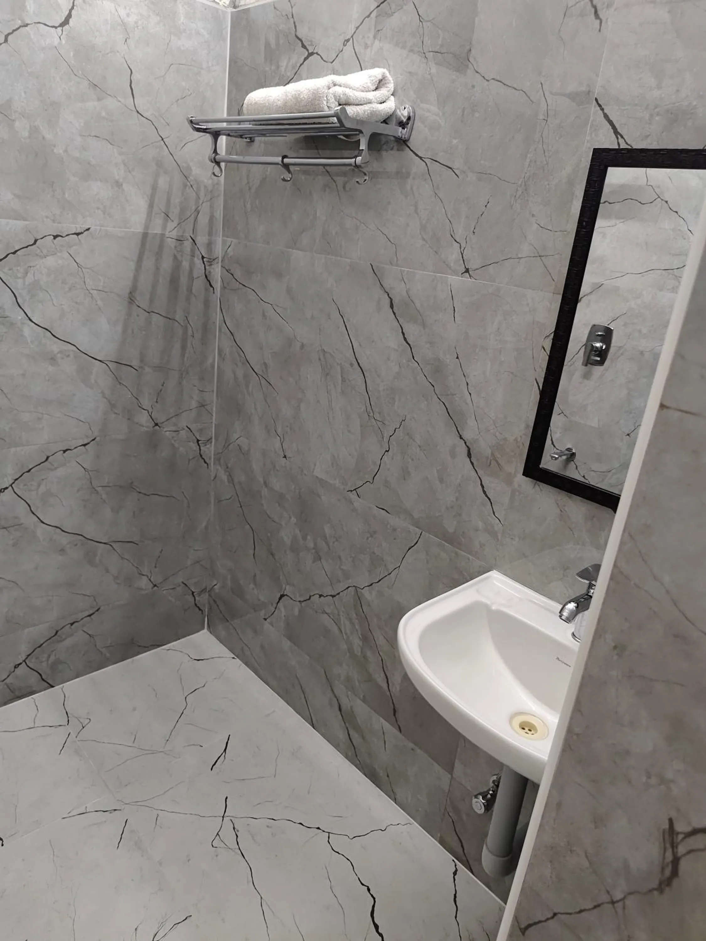 Bathroom in Zingle Stay Airport Hotel