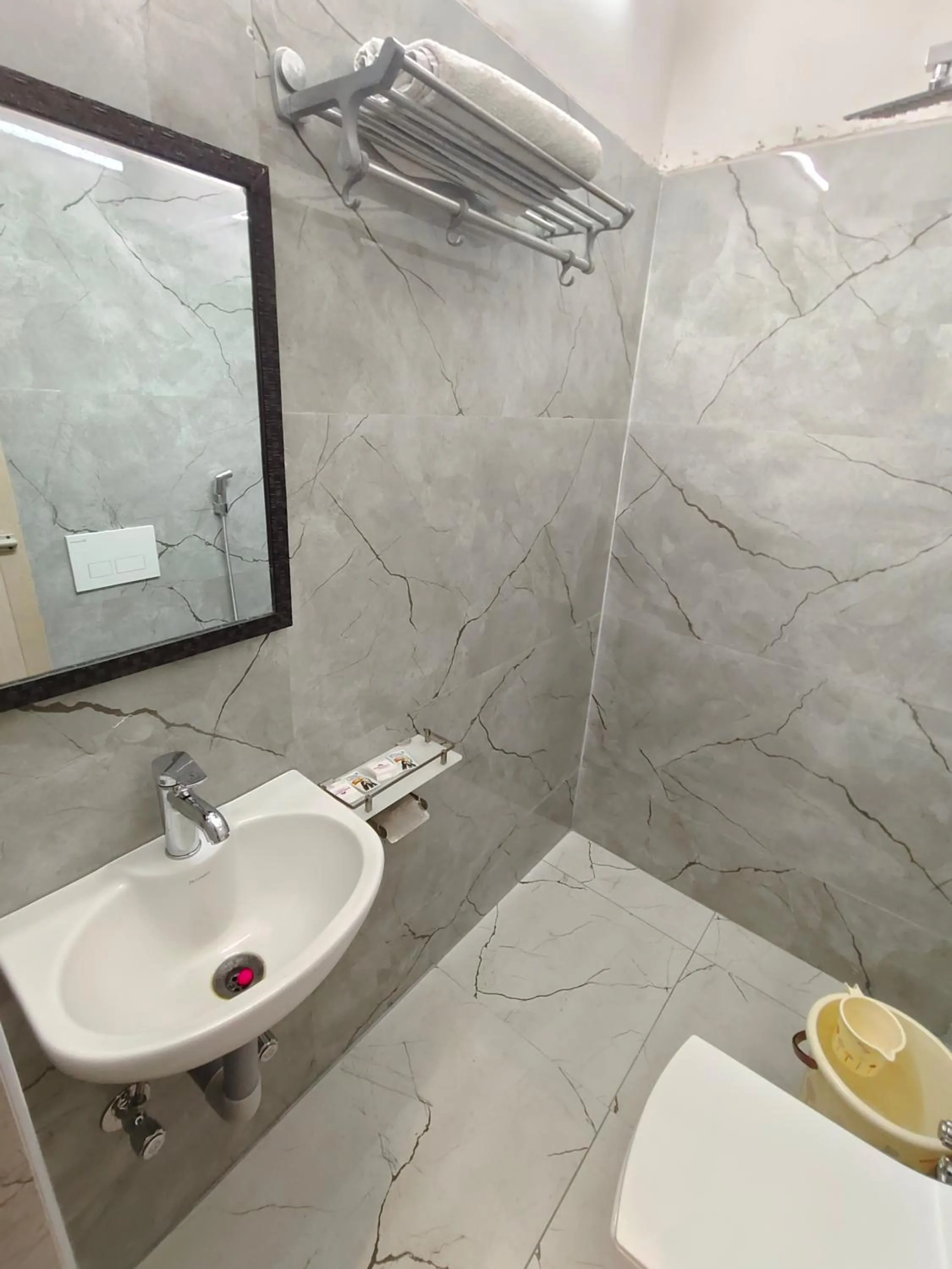 Bathroom in Zingle Stay Airport Hotel