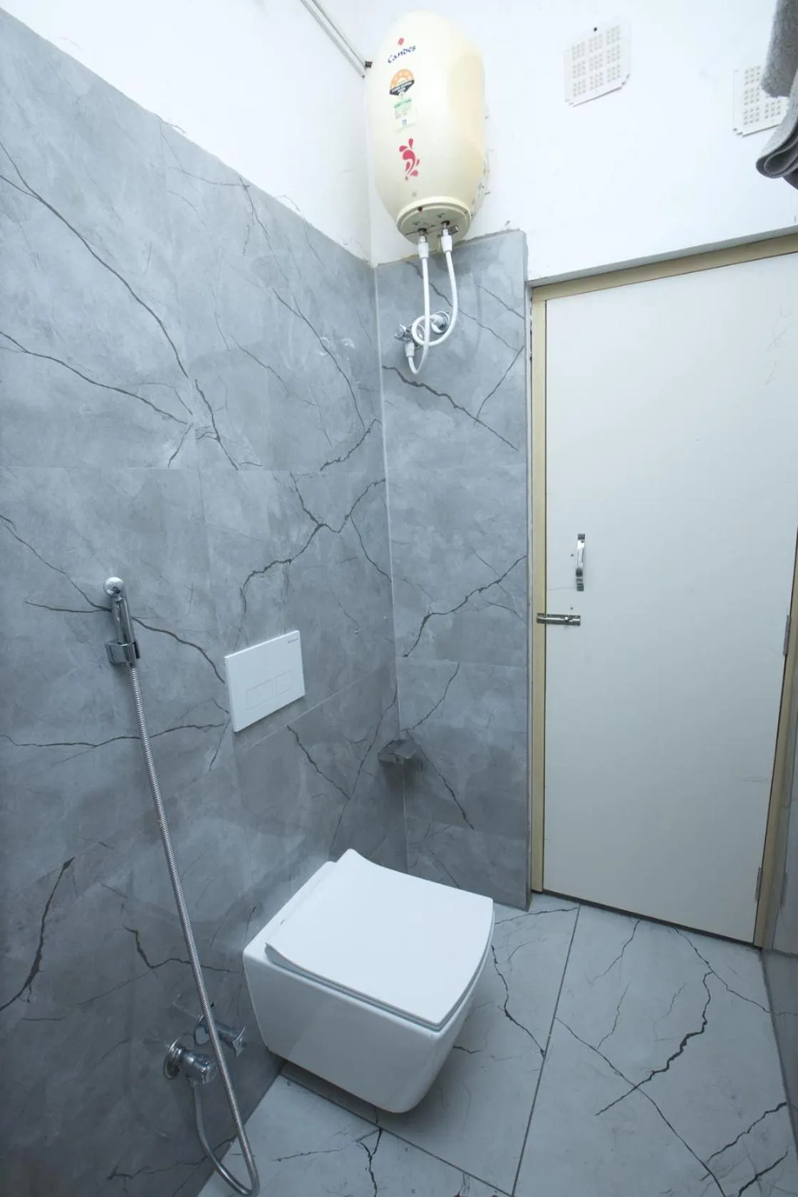 Toilet in Zingle Stay Airport Hotel