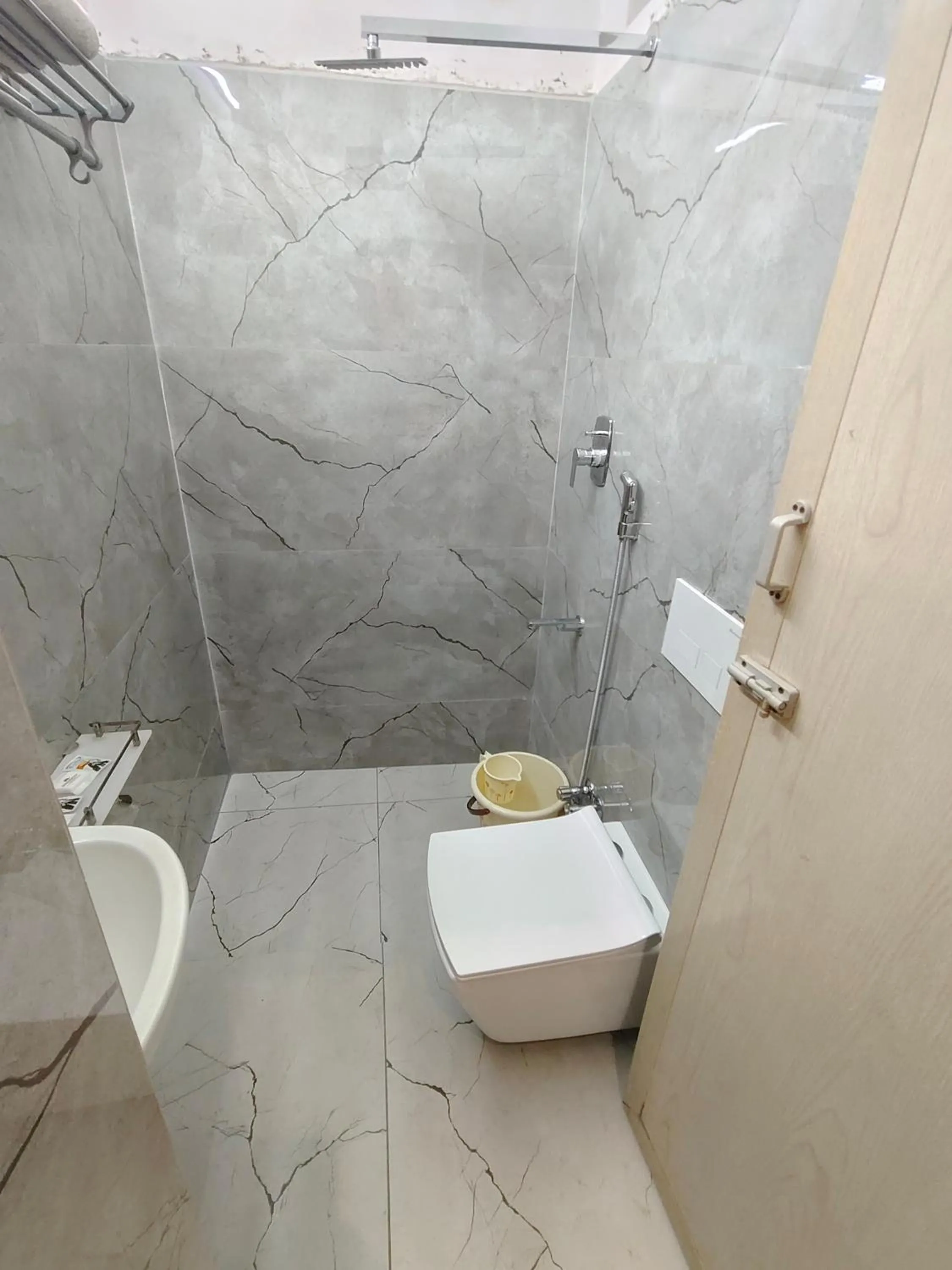 Toilet in Zingle Stay Airport Hotel