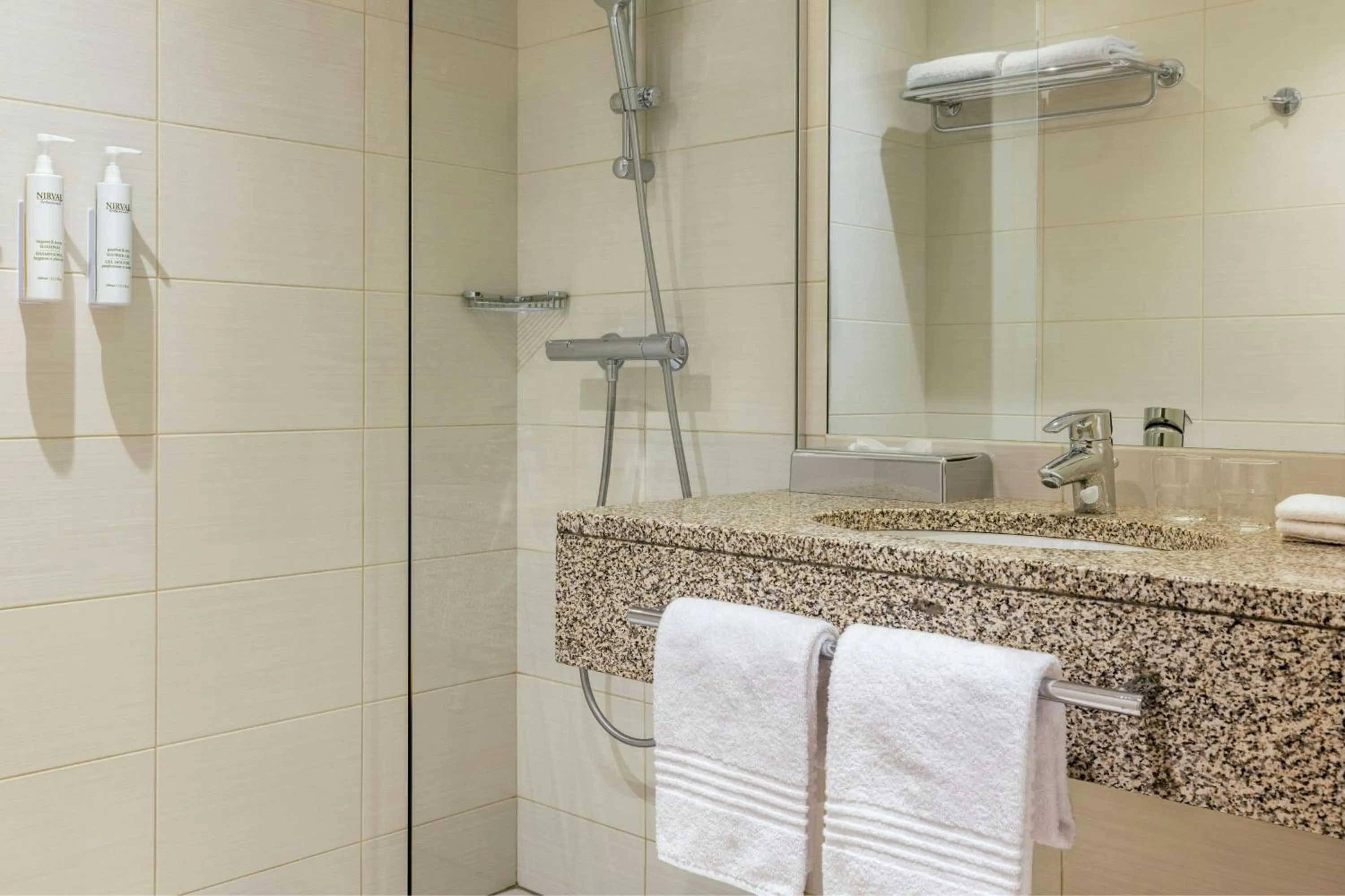 Bathroom in Courtyard by Marriott Paris Arcueil