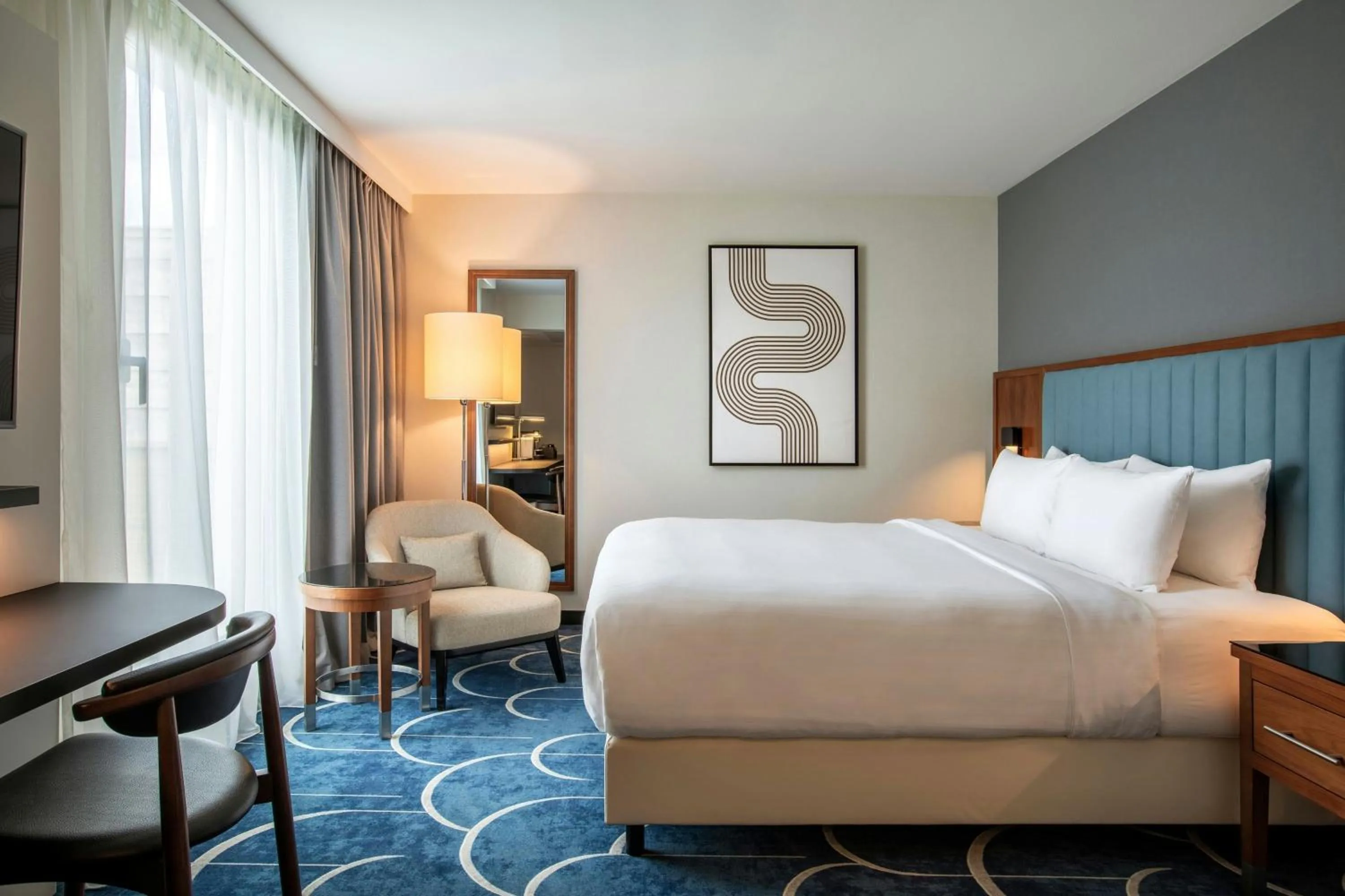 Photo of the whole room, Bed in Courtyard by Marriott Paris Arcueil