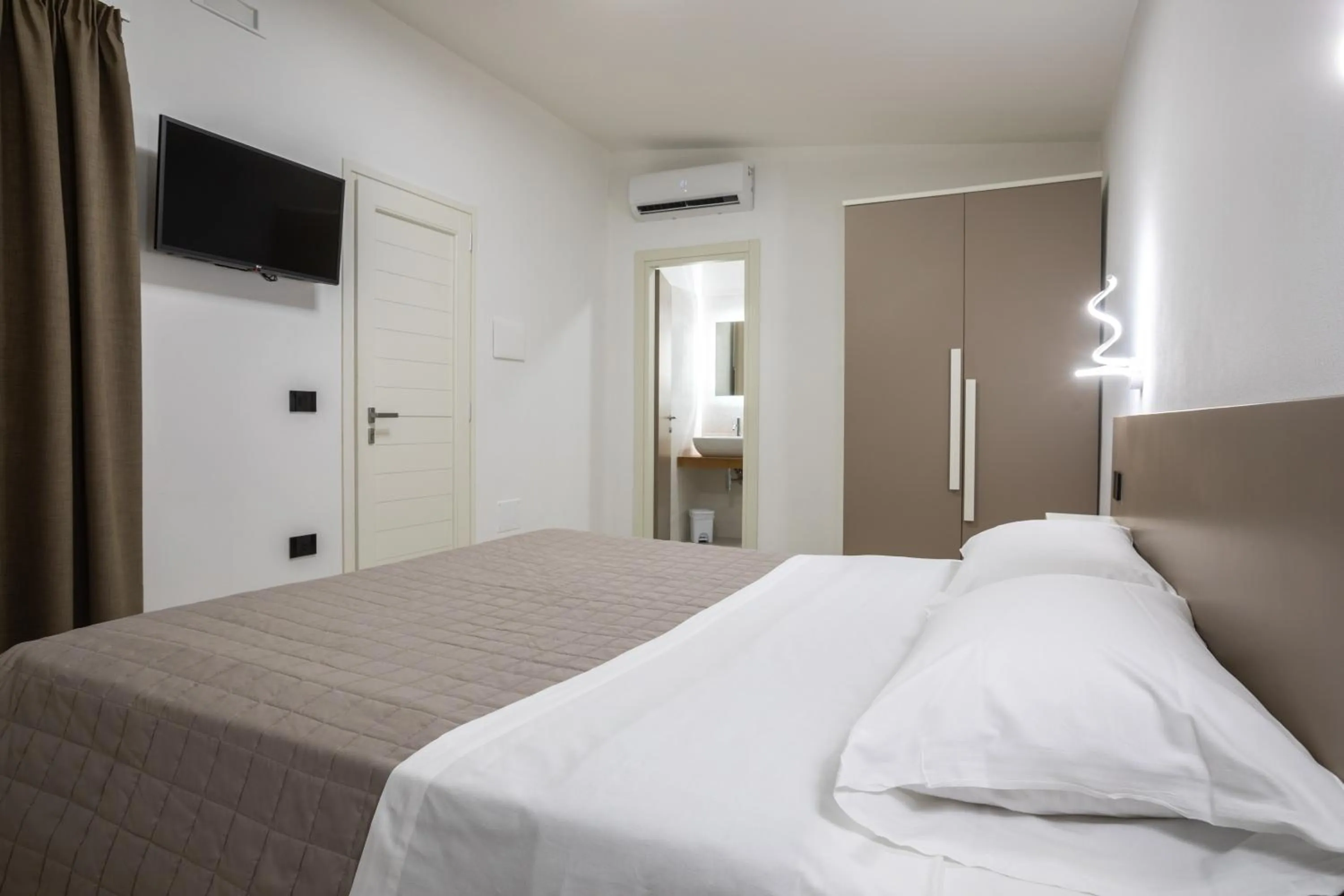 Photo of the whole room, Bed in Village Baia Turchese