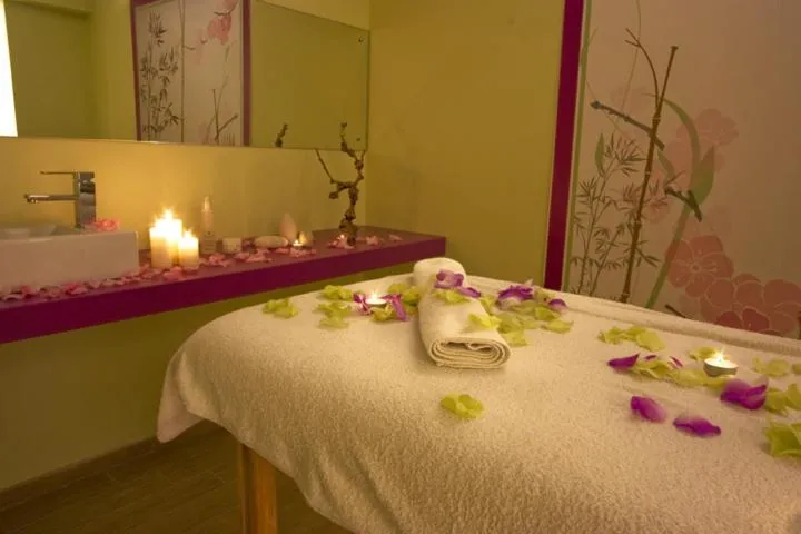 Spa and wellness centre/facilities in Hotel Mocambo piscina, spiaggia e biciclette