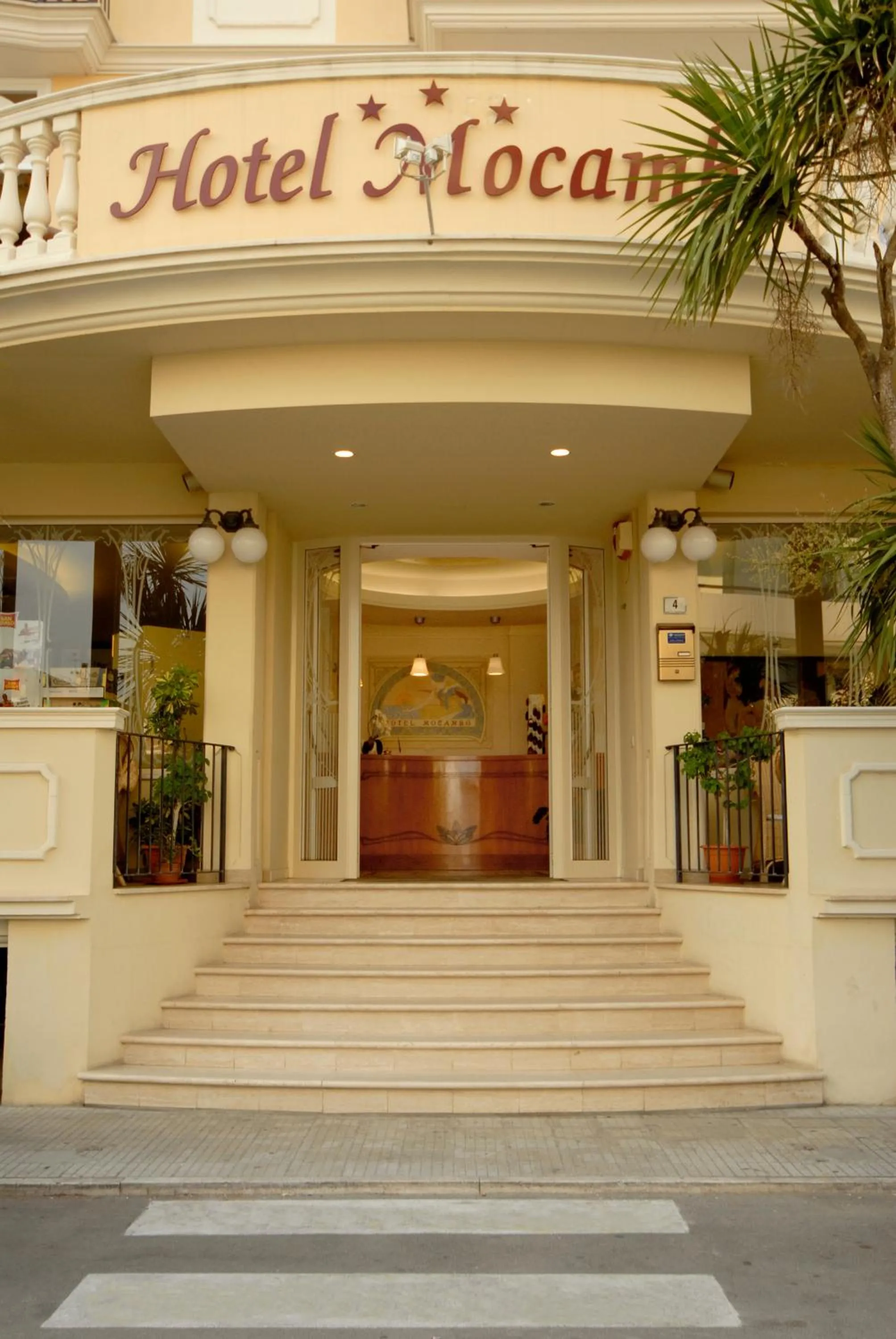 Facade/entrance in Hotel Mocambo piscina, spiaggia e biciclette