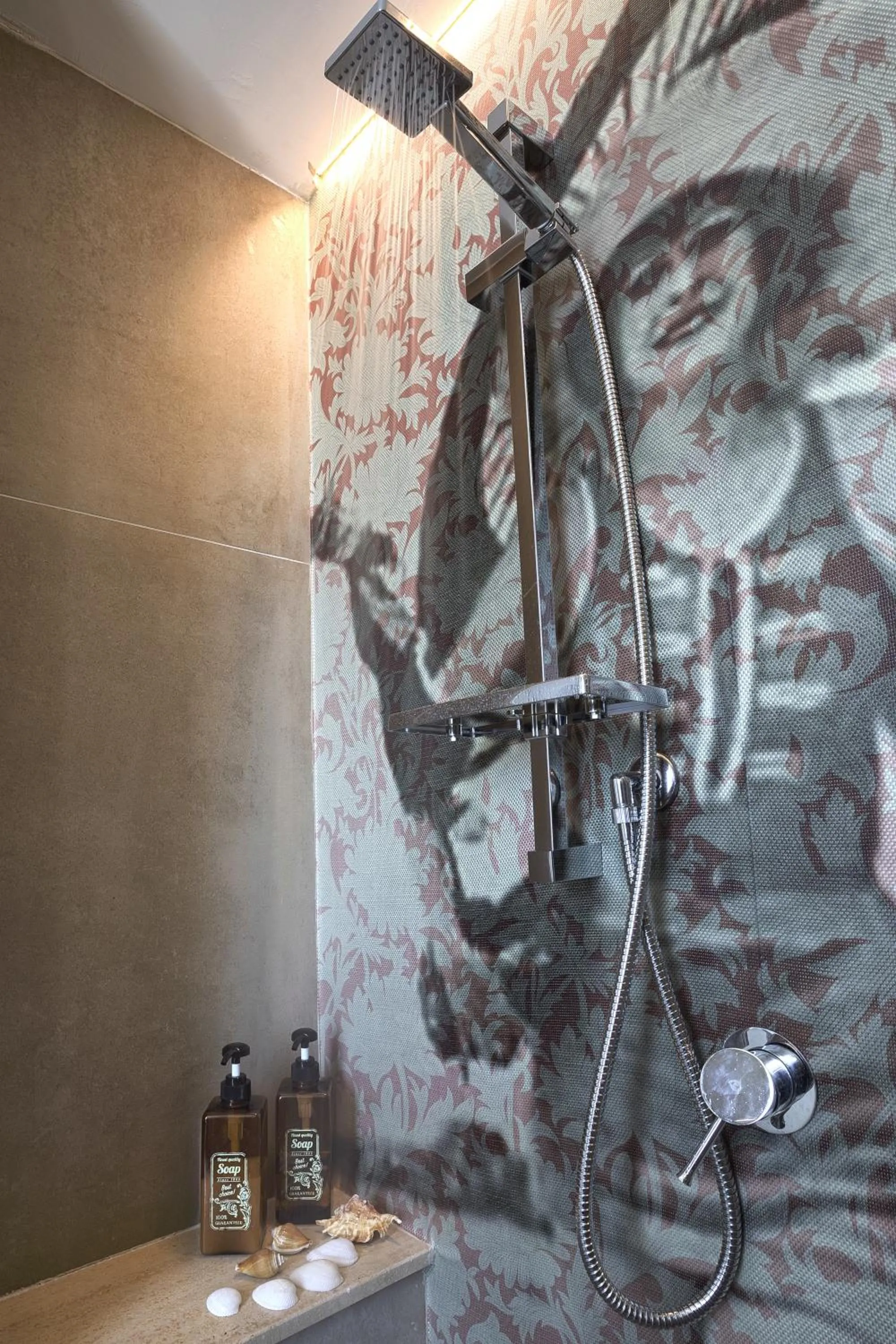 Bathroom in Hotel Mocambo piscina, spiaggia e biciclette