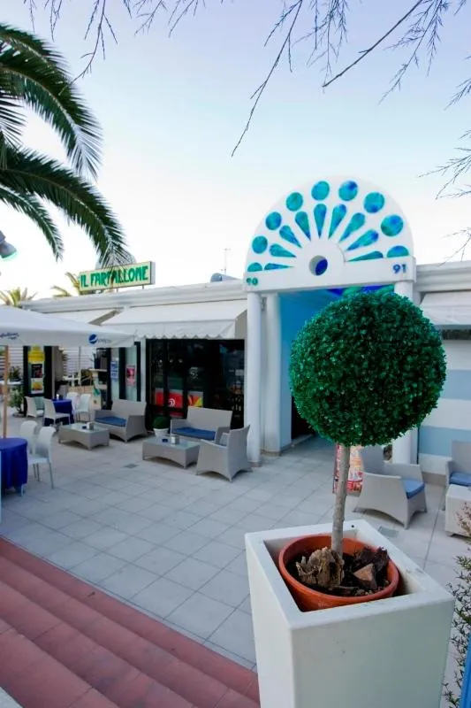 On-site shops in Hotel Mocambo piscina, spiaggia e biciclette