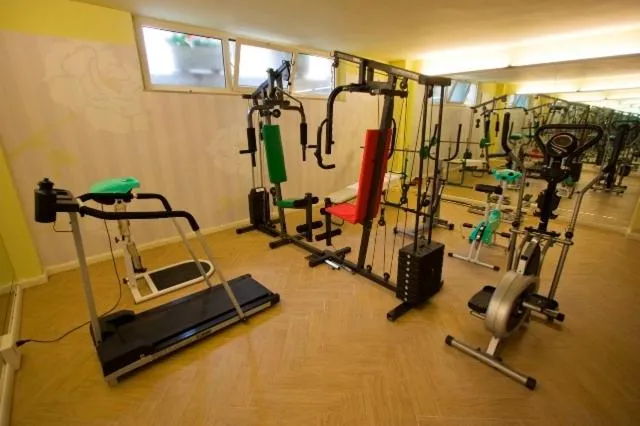Fitness centre/facilities in Hotel Mocambo piscina, spiaggia e biciclette