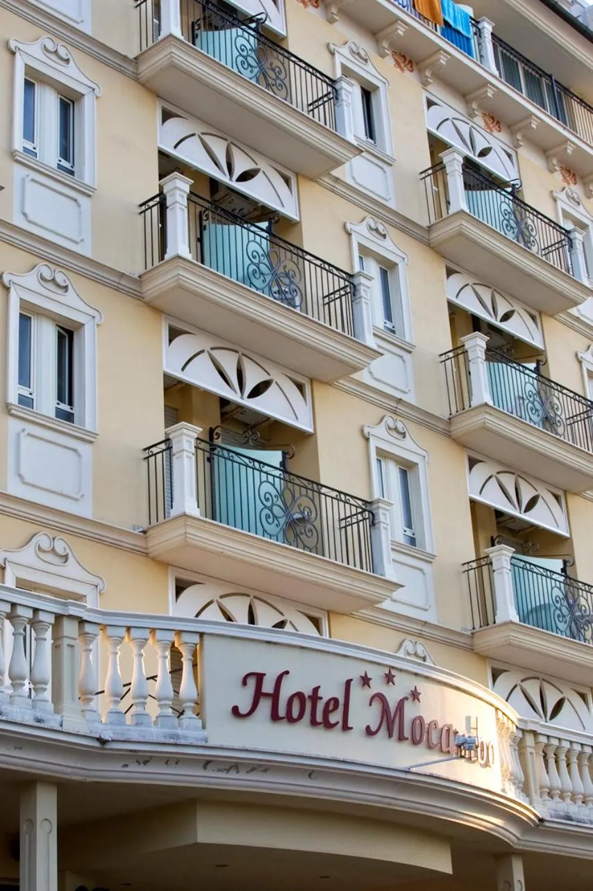 Property building in Hotel Mocambo piscina, spiaggia e biciclette