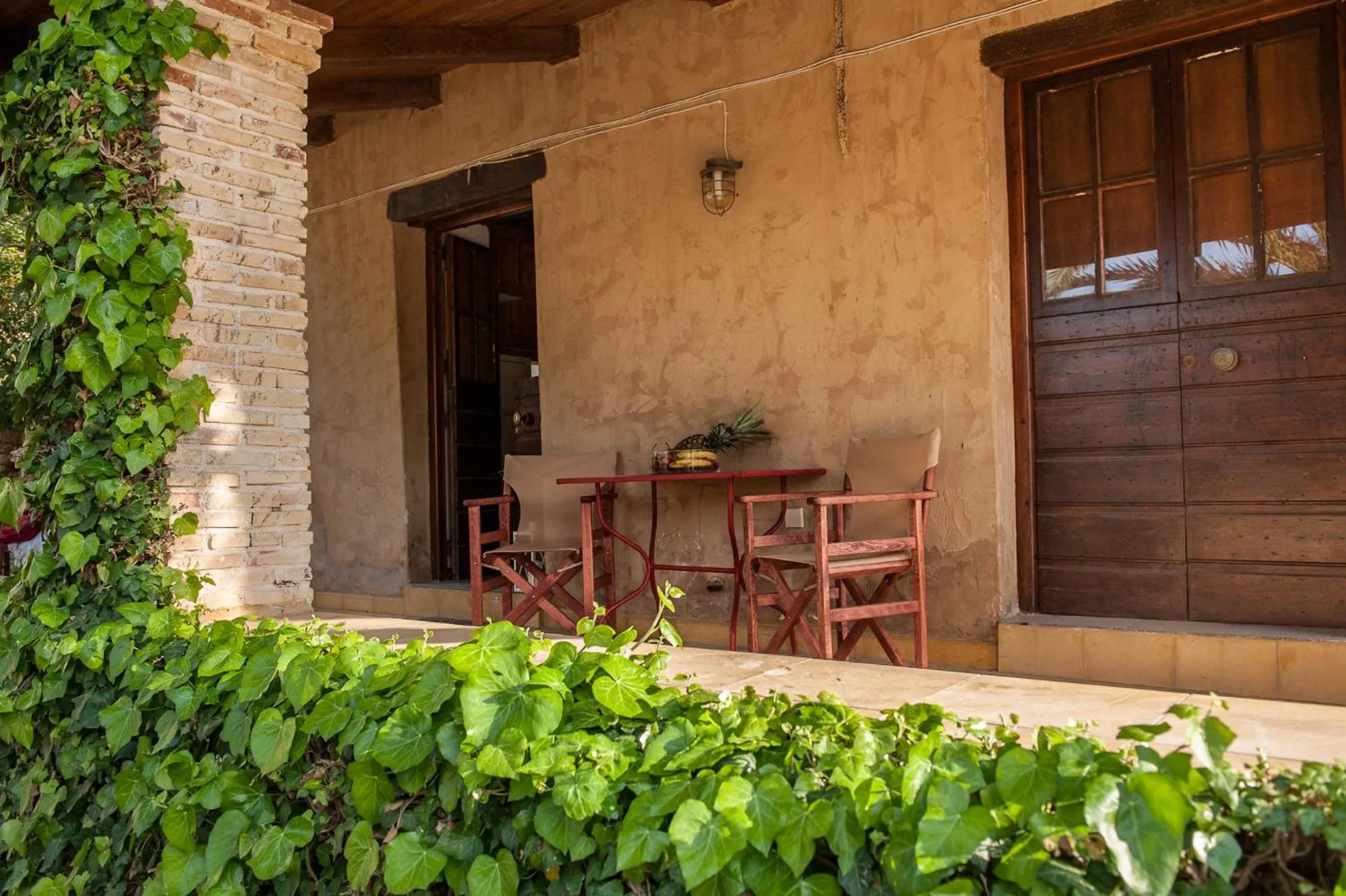 Facade/entrance in Razis Apartments