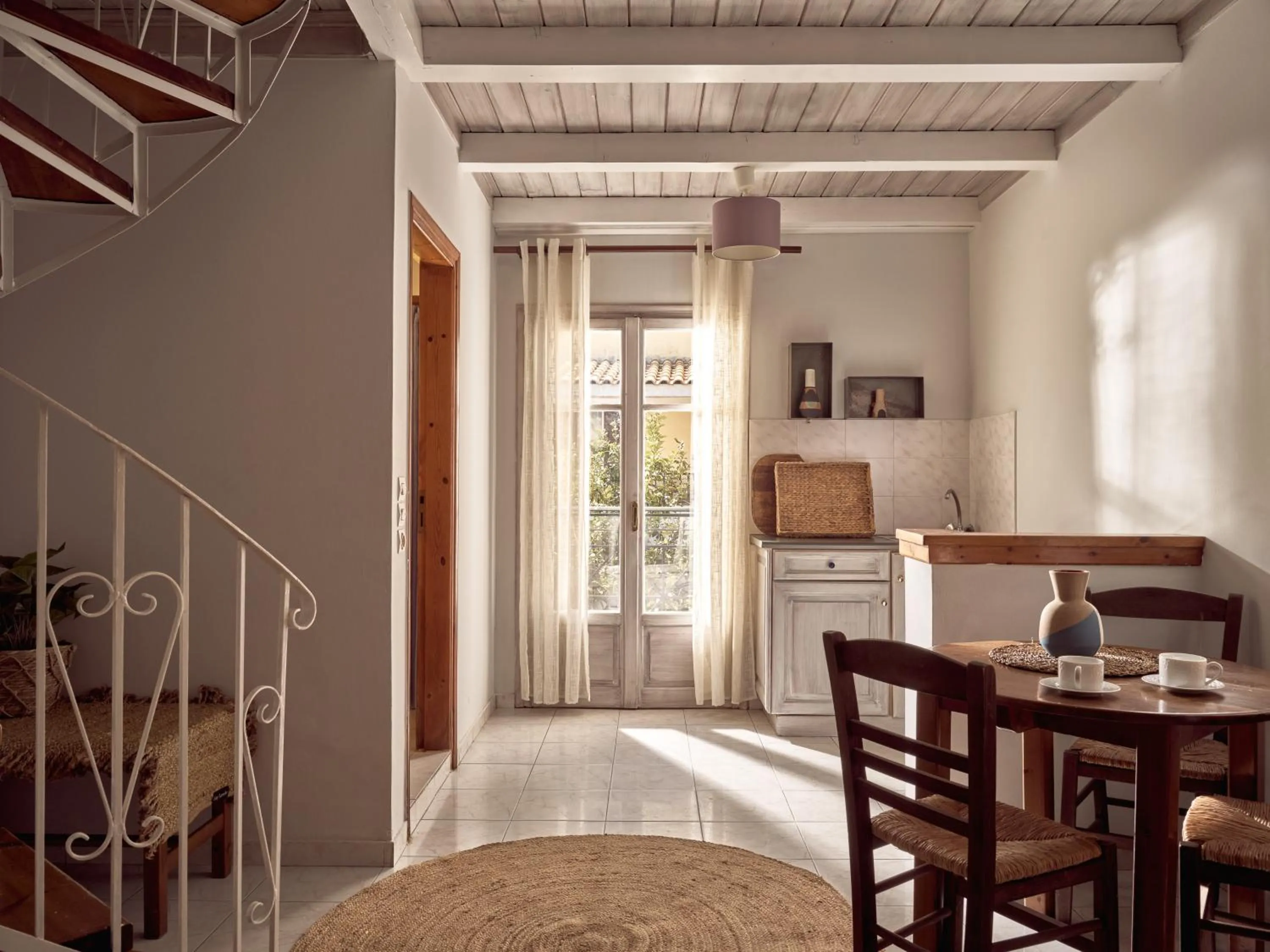 Dining area in Razis Apartments