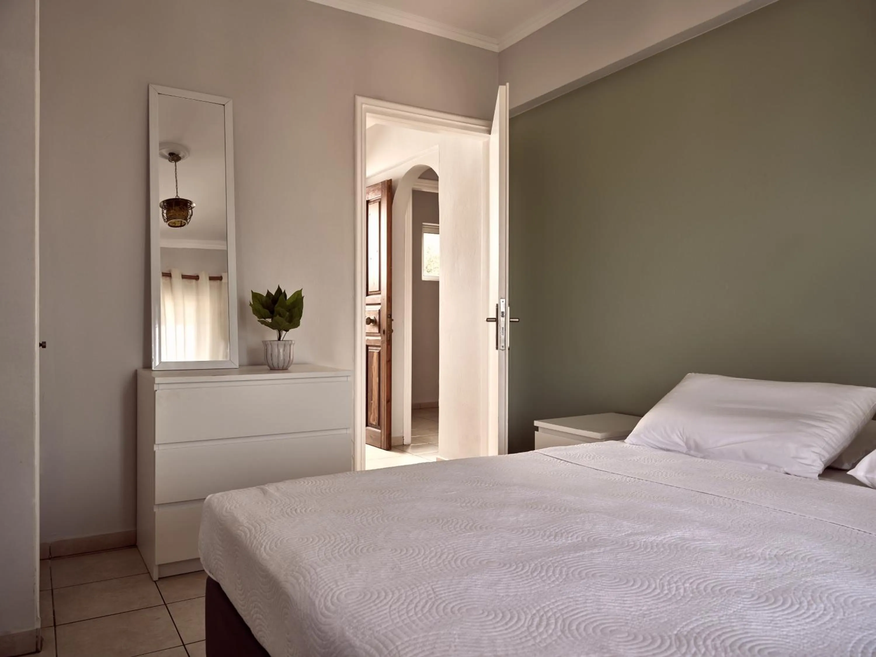 Bedroom, Bed in Razis Apartments