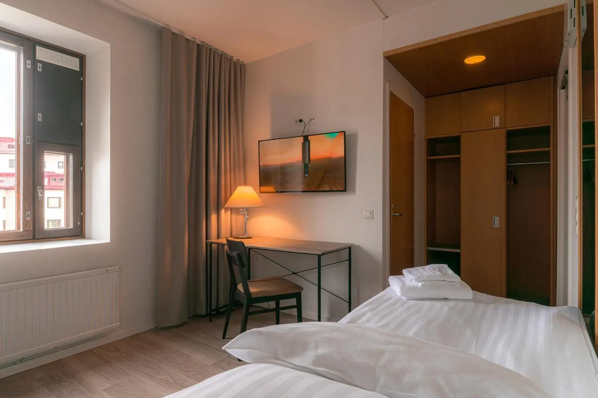 Single Room in Summer Hotel Tott Single Room in Summer Hotel Tott