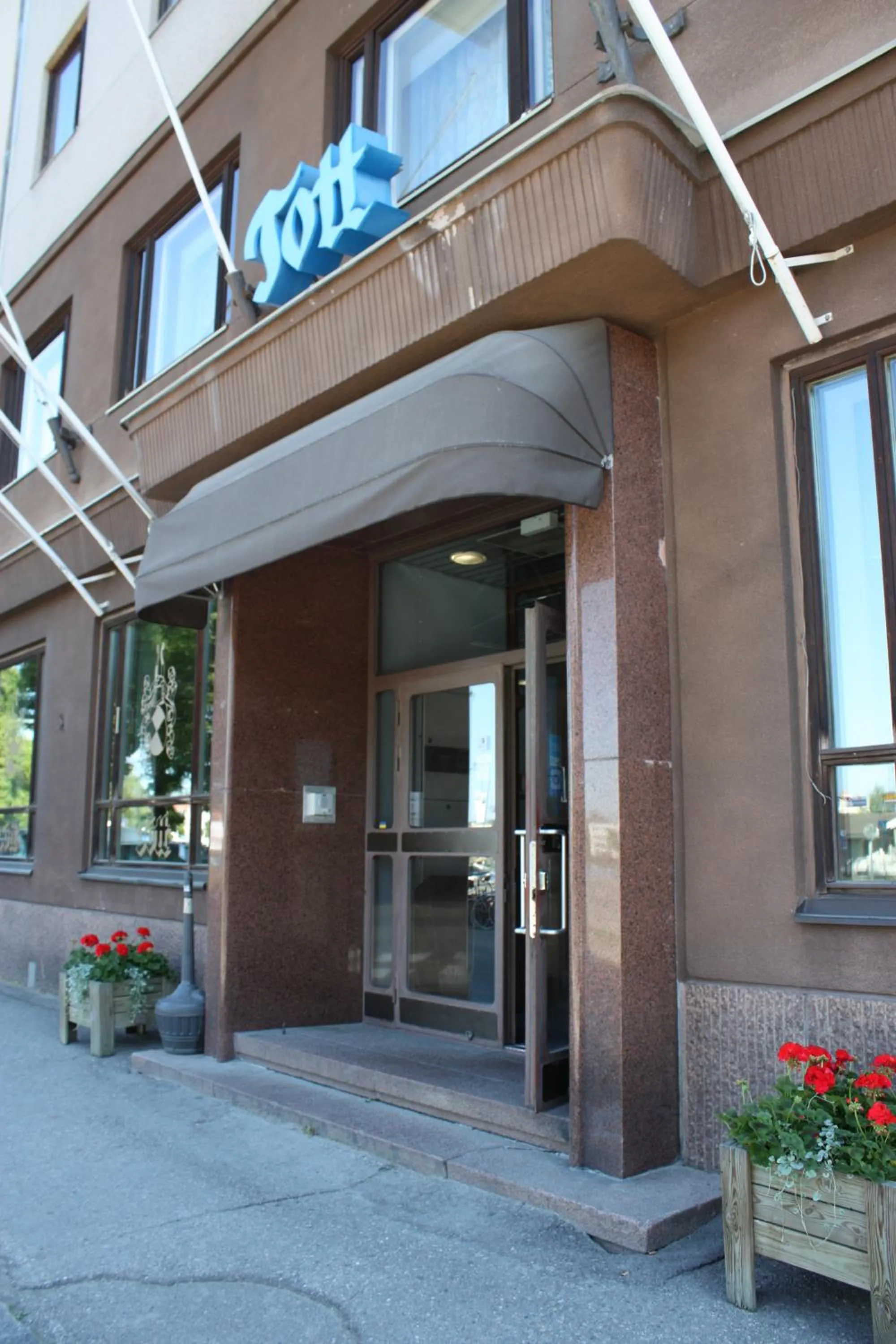 Facade/entrance in Summer Hotel Tott