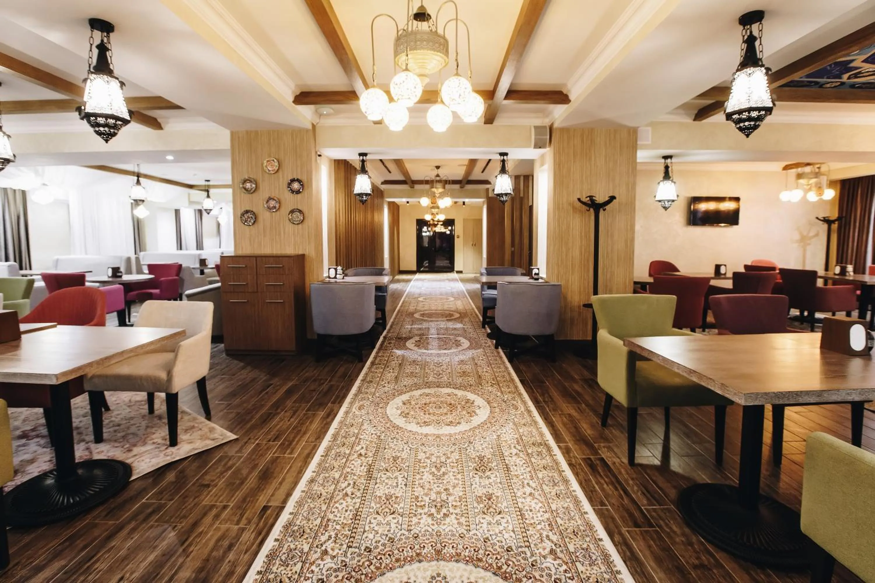 Restaurant/places to eat in Renion Park Hotel