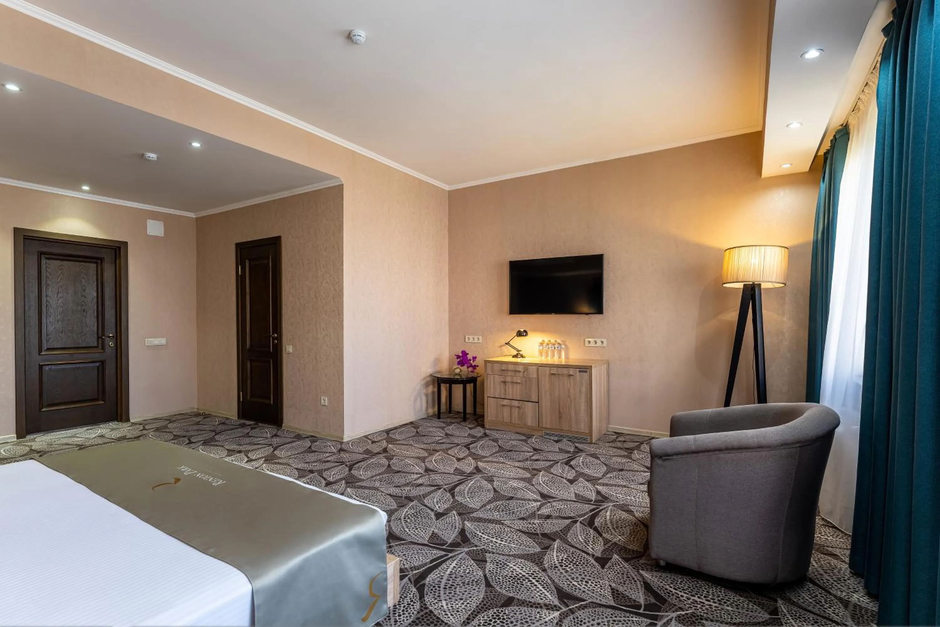 Photo of the whole room, Bed in Renion Park Hotel