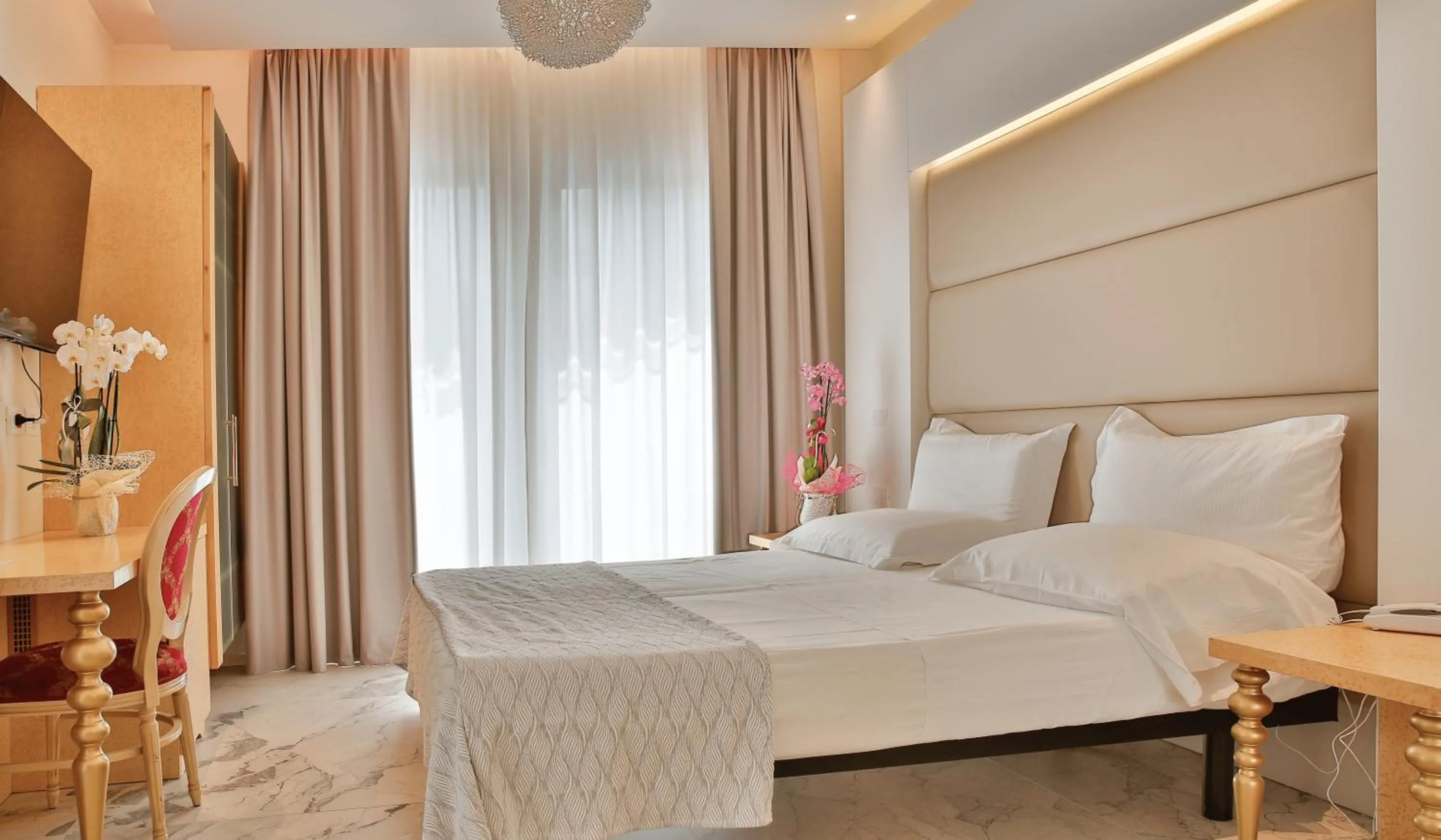 Bedroom, Bed in Hotel Ambassador