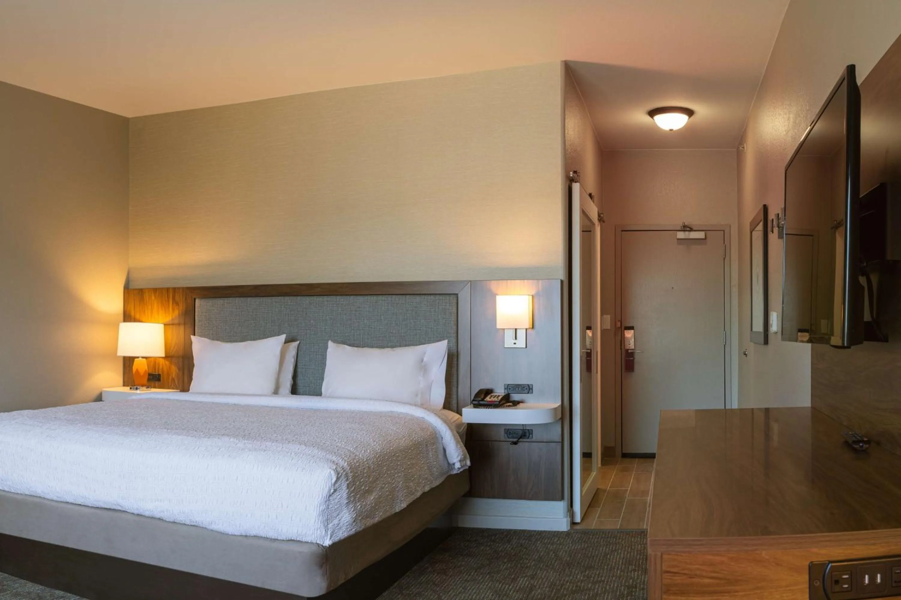 Bed in Hampton Inn & Suites Boerne