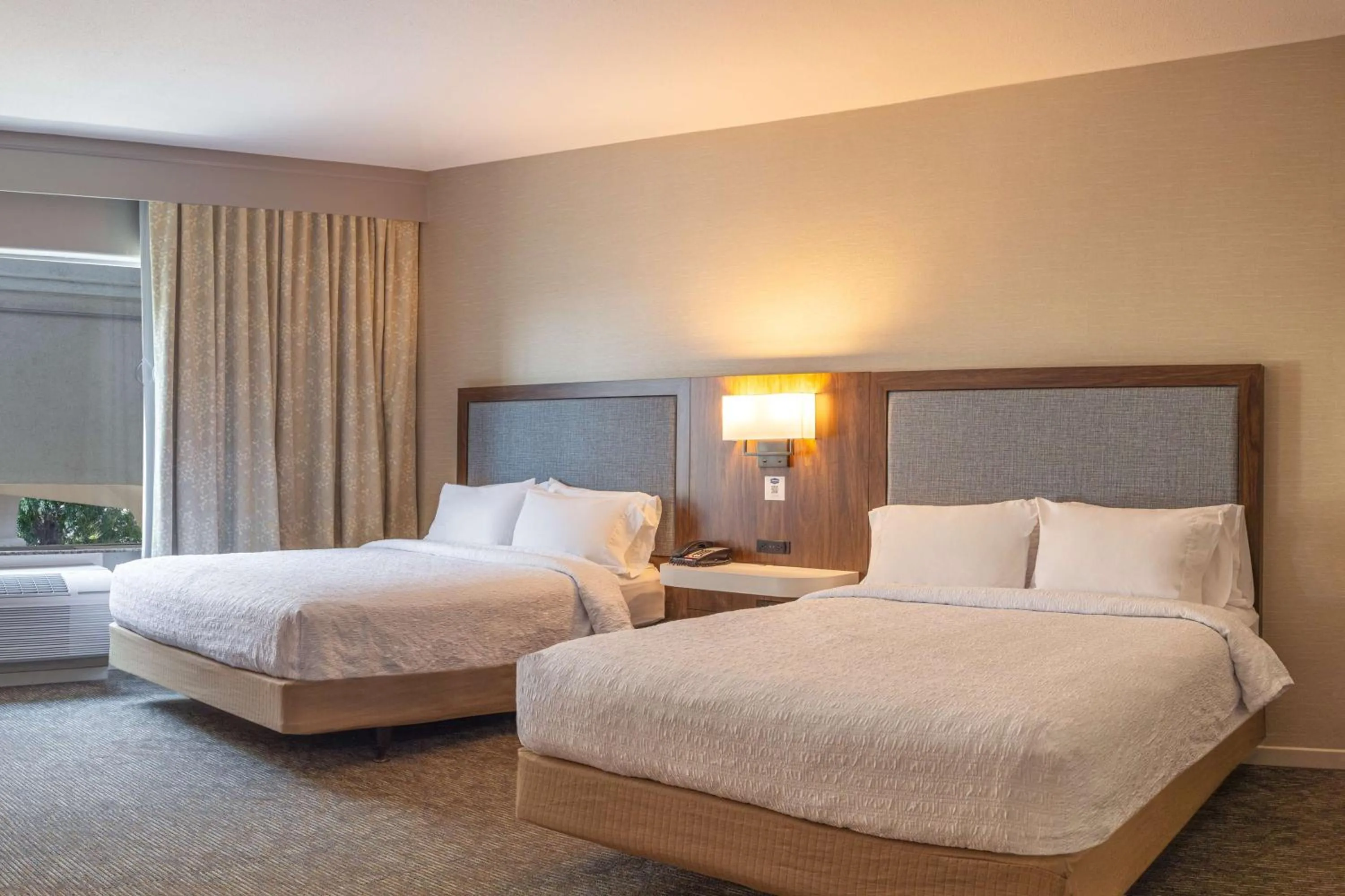 Bed in Hampton Inn & Suites Boerne