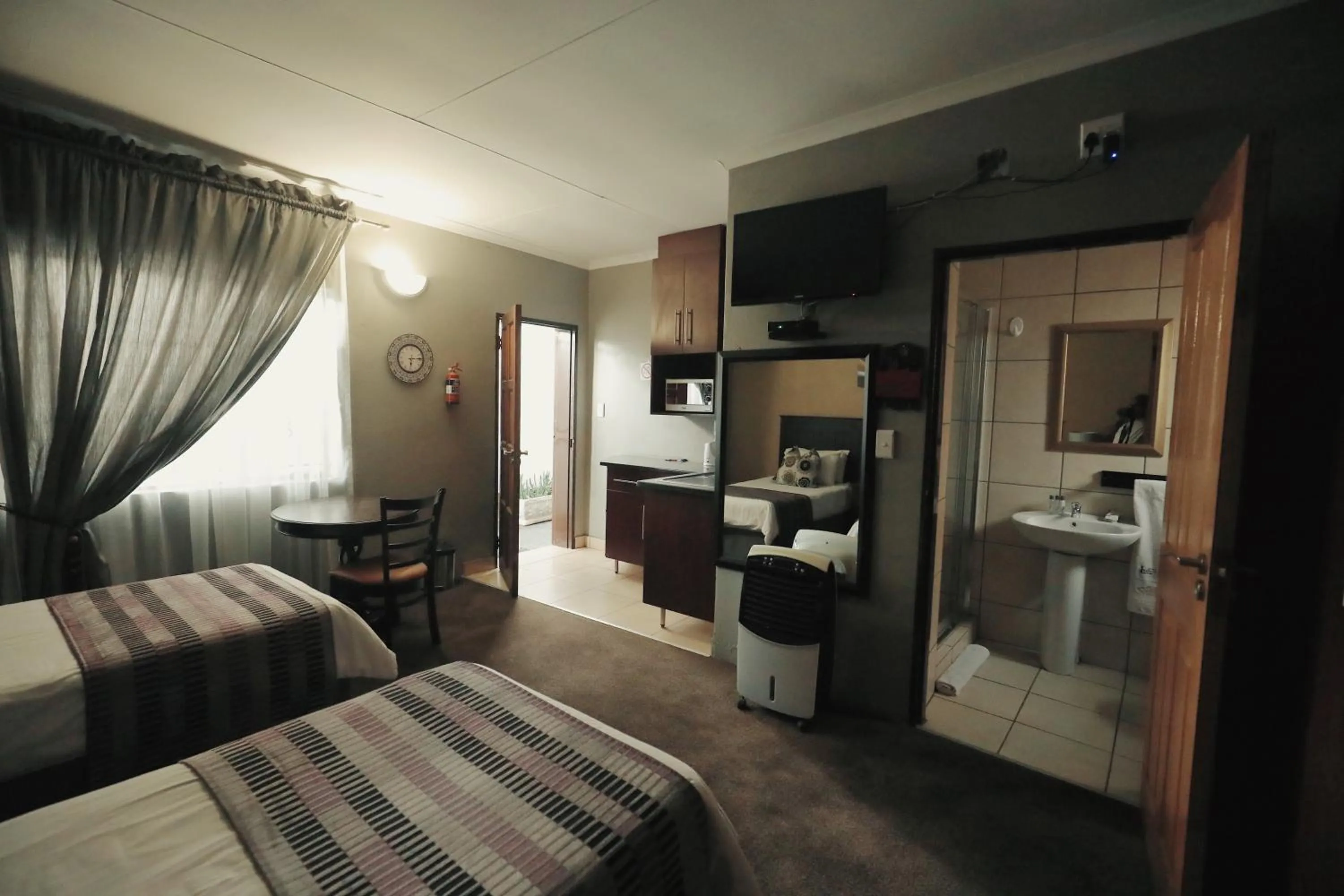 Photo of the whole room, Bed in Ledumo Guest lodge