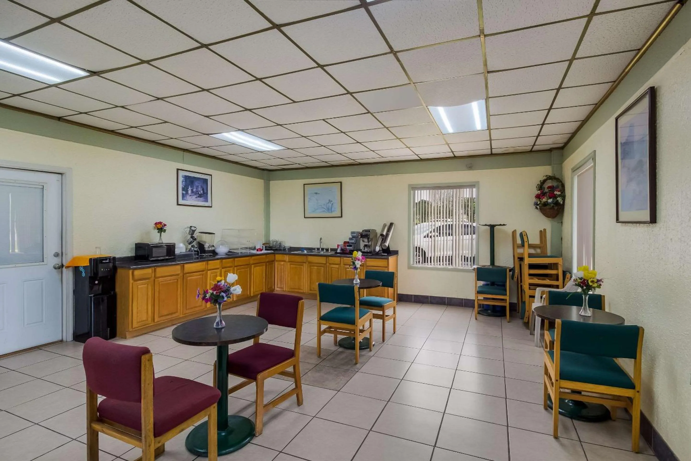 Breakfast in Rodeway Inn Conference Center