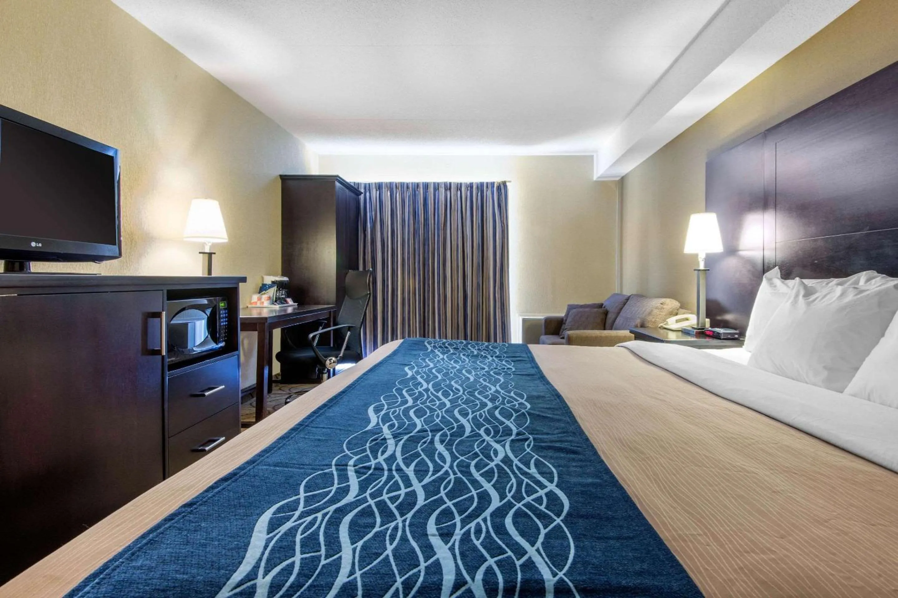 Photo of the whole room, Bed in Comfort Inn