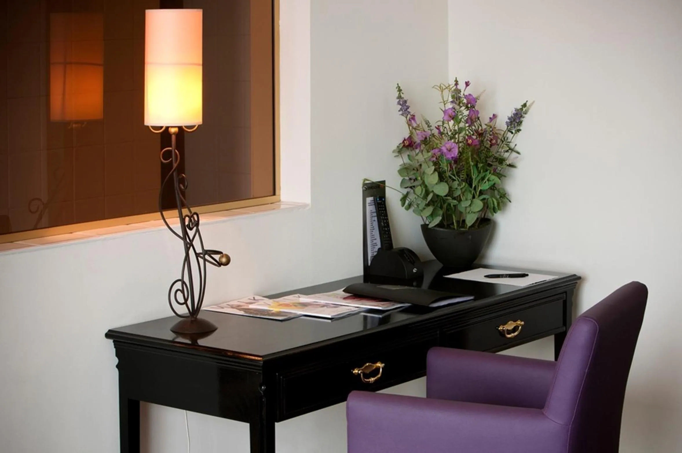 Seating area in Van der Valk Hotel Nazareth-Gent