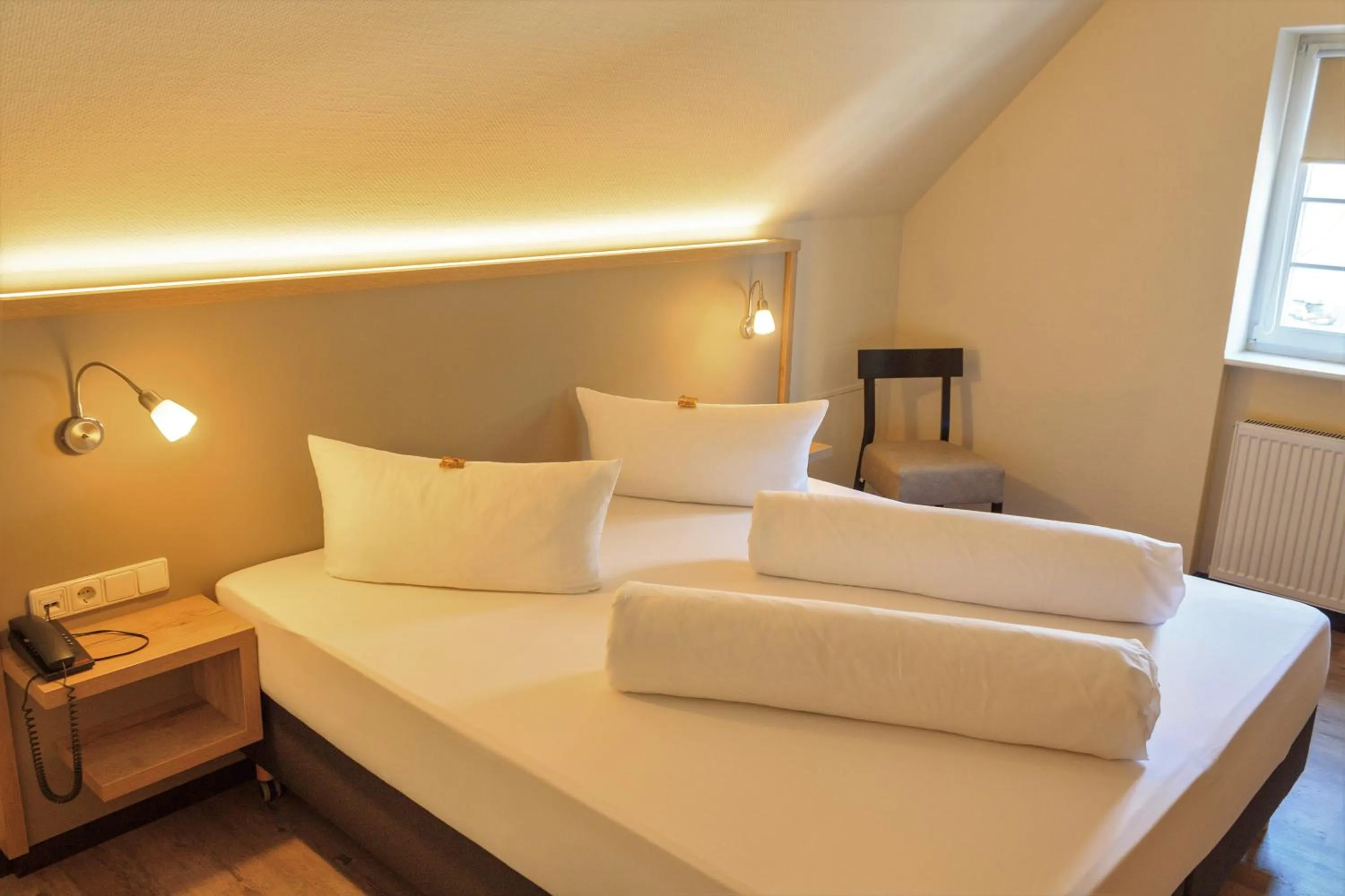 Photo of the whole room, Bed in Hotel zur Altstadt