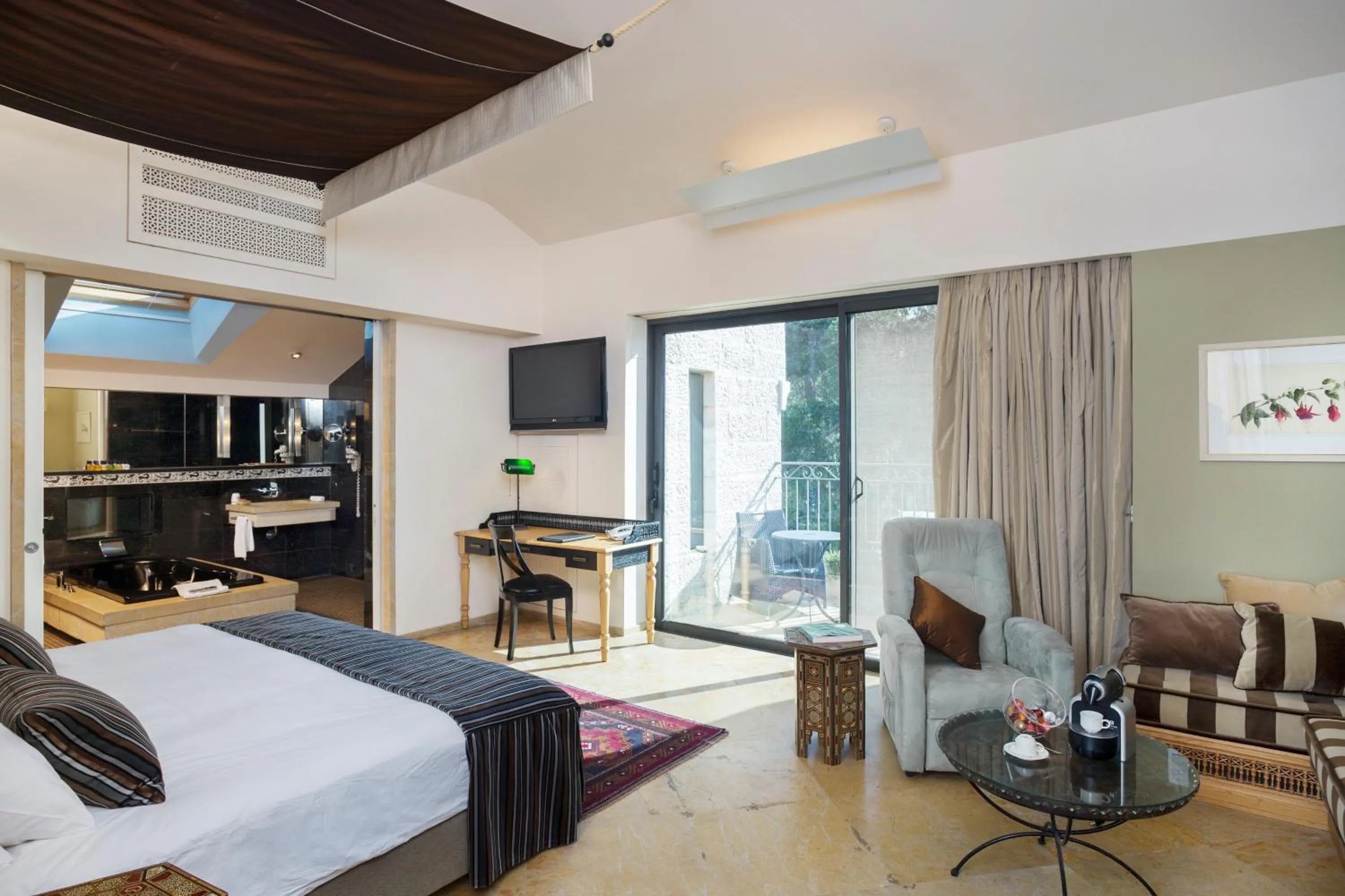 Coffee/tea facilities, Bed in The American Colony Hotel - Small Luxury Hotels of the World