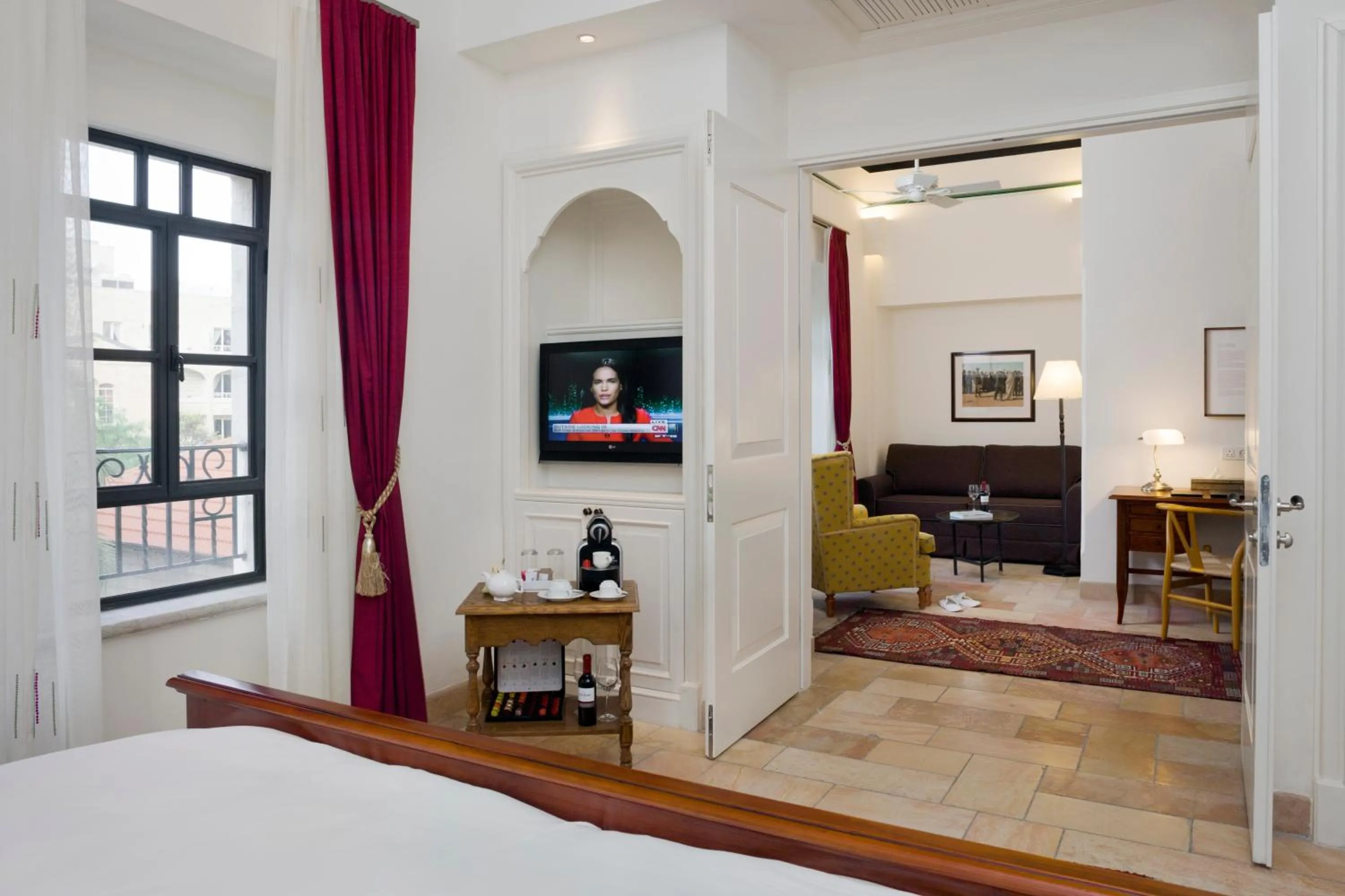 TV and multimedia, Bed in The American Colony Hotel - Small Luxury Hotels of the World