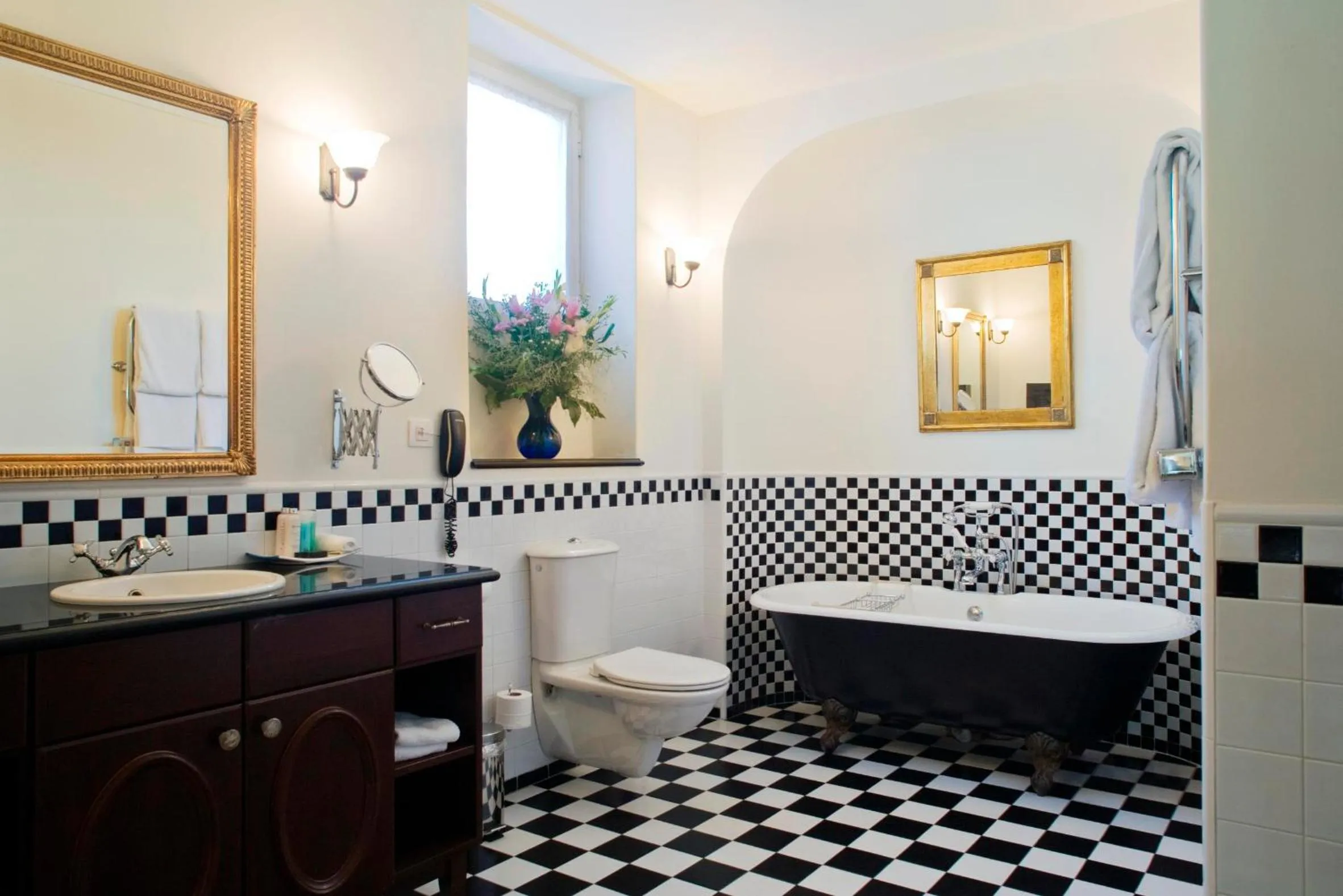 Shower in The American Colony Hotel - Small Luxury Hotels of the World