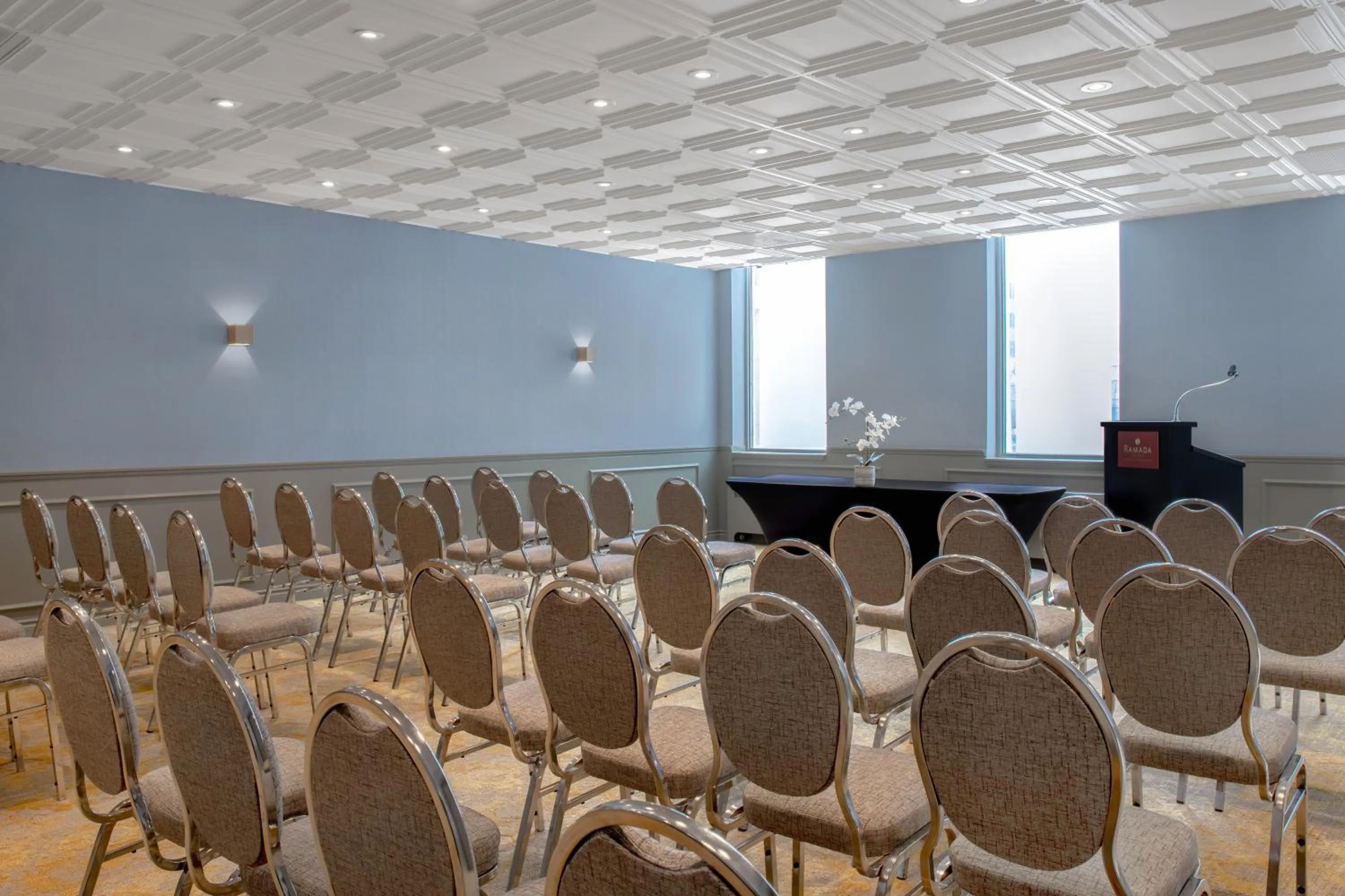 Meeting/conference room in Ramada Plaza by Wyndham Calgary Downtown