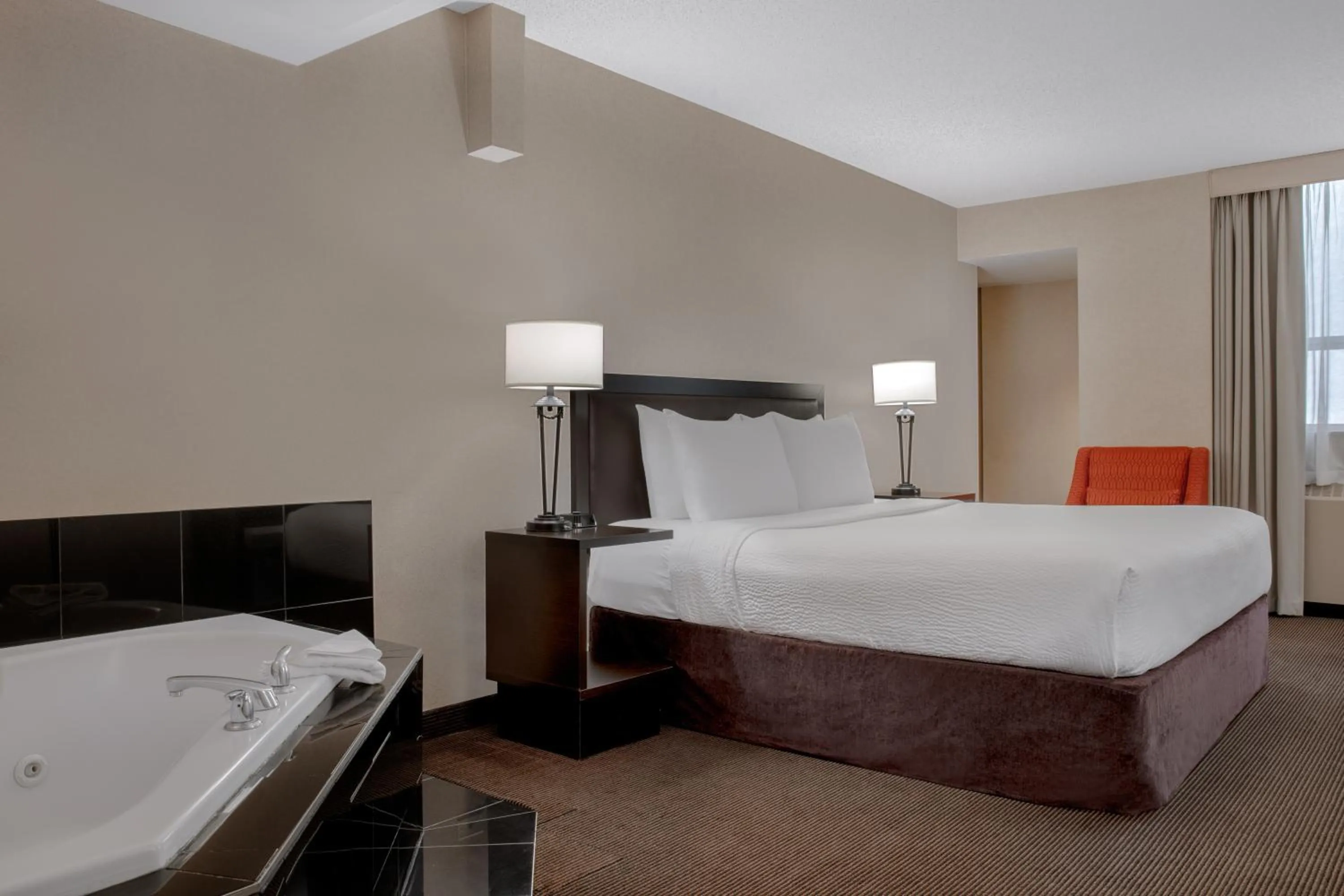 Bedroom, Bed in Ramada Plaza by Wyndham Calgary Downtown