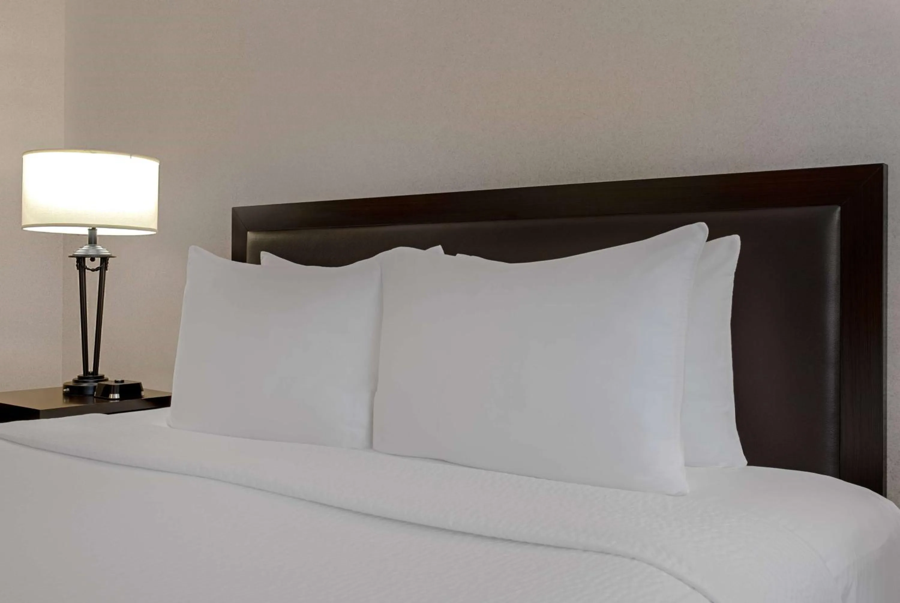 Photo of the whole room, Bed in Ramada Plaza by Wyndham Calgary Downtown