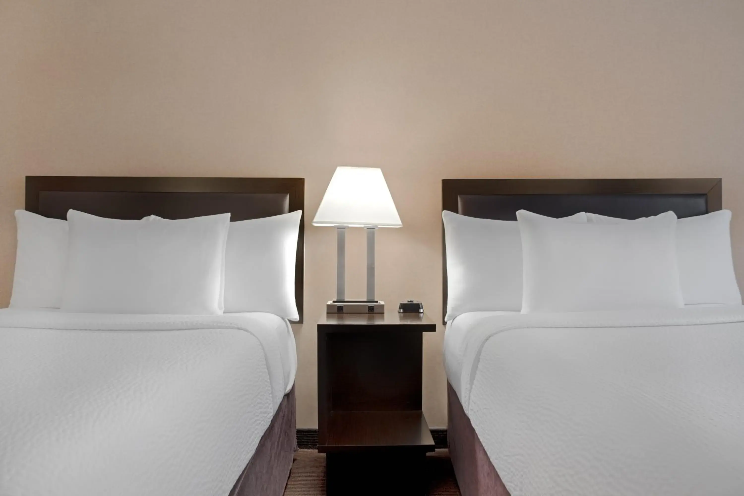 Double Room with Two Double Beds and Balcony - Non-Smoking in Ramada Plaza by Wyndham Calgary Downtown Double Room with Two Double Beds and Balcony - Non-Smoking in Ramada Plaza by Wyndham Calgary Downtown